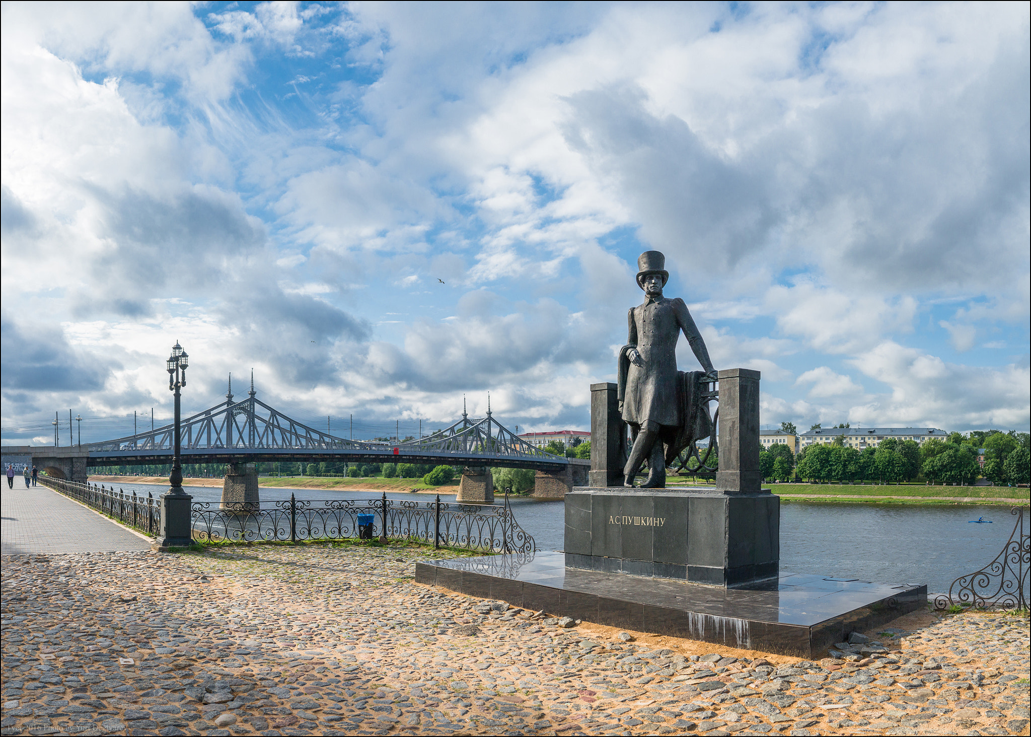 Panasonic Lumix DMC-G3 + Panasonic Leica DG Summilux 25mm F1.4 II ASPH sample photo. Russia. tver. the monument to alexander pushkin. photography