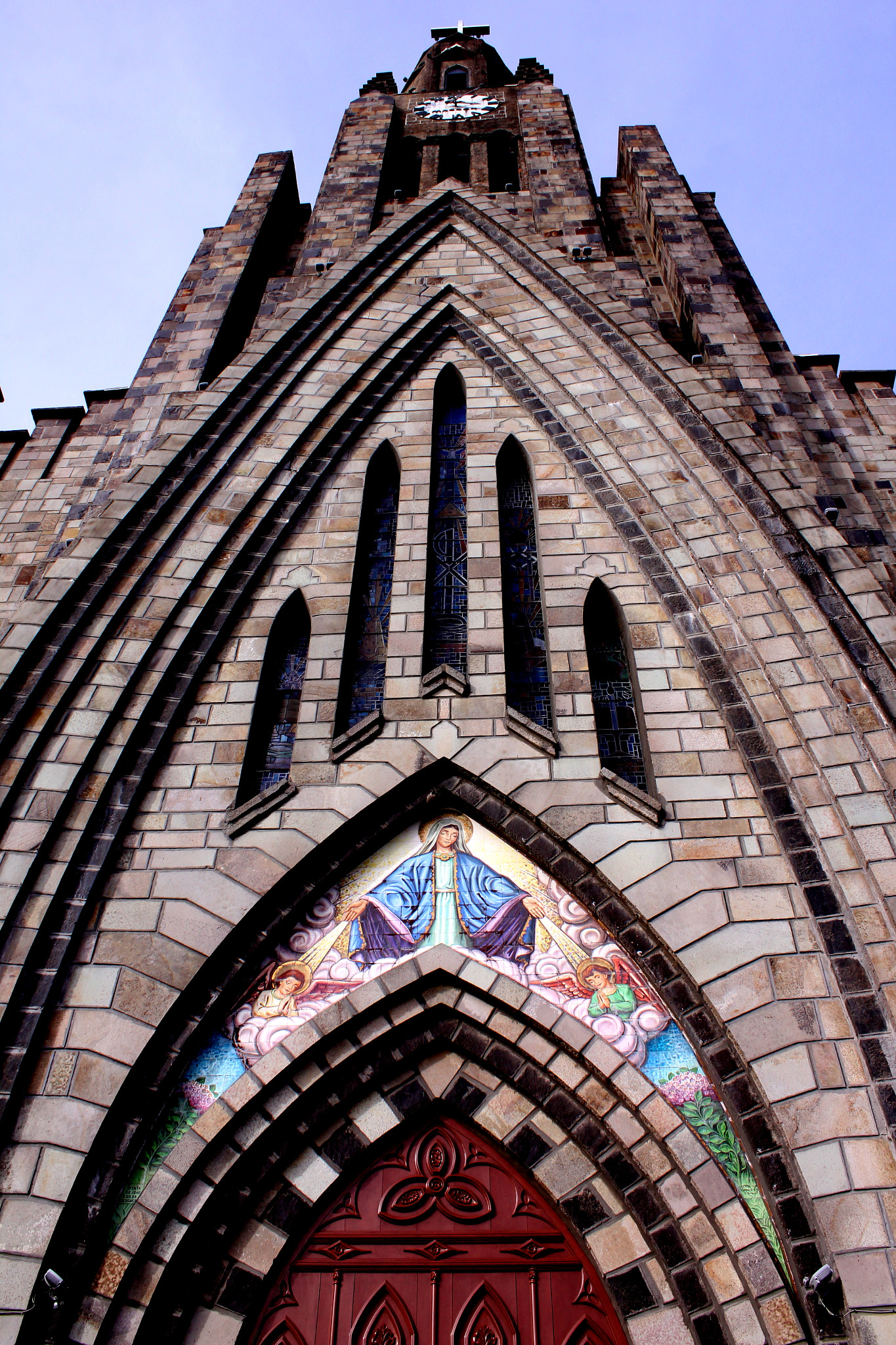 Canon EF-S 18-55mm F3.5-5.6 IS sample photo. Church arches photography