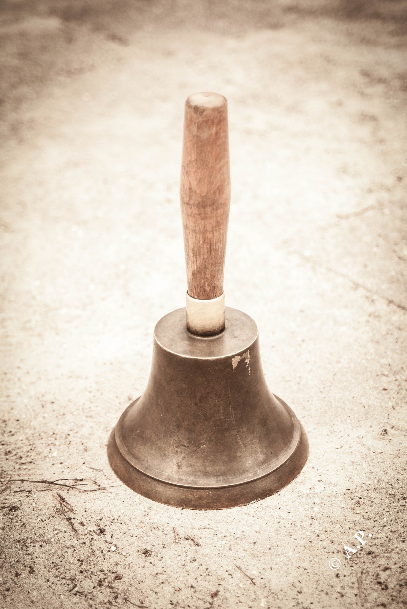 Sigma 18-50mm F2.8 EX DC sample photo. Old schoolbell photography
