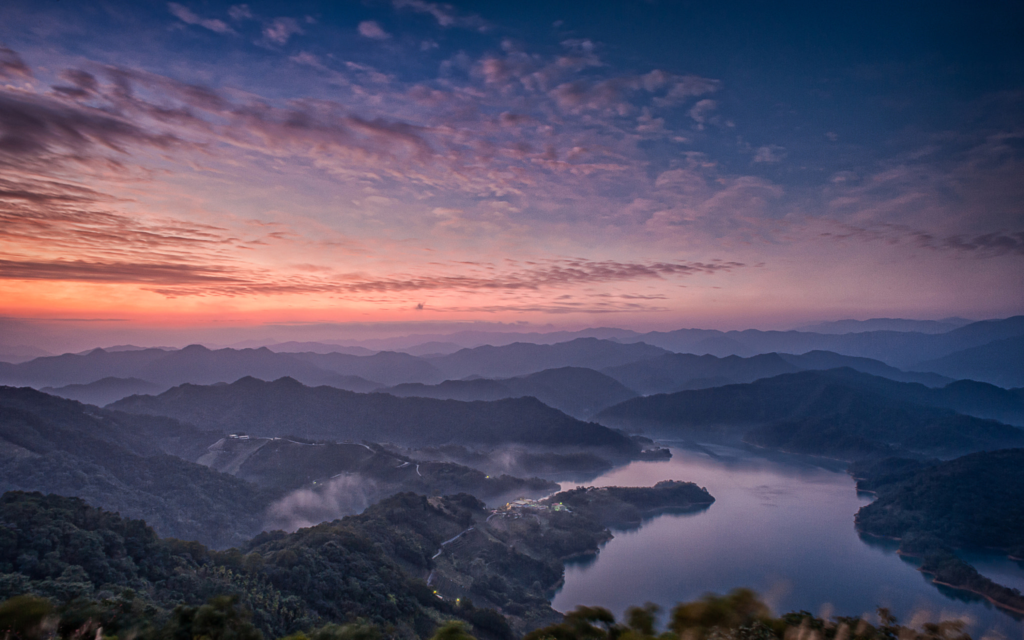 Nikon D700 + Nikon AF Nikkor 20mm F2.8D sample photo. 潭腰日出 photography