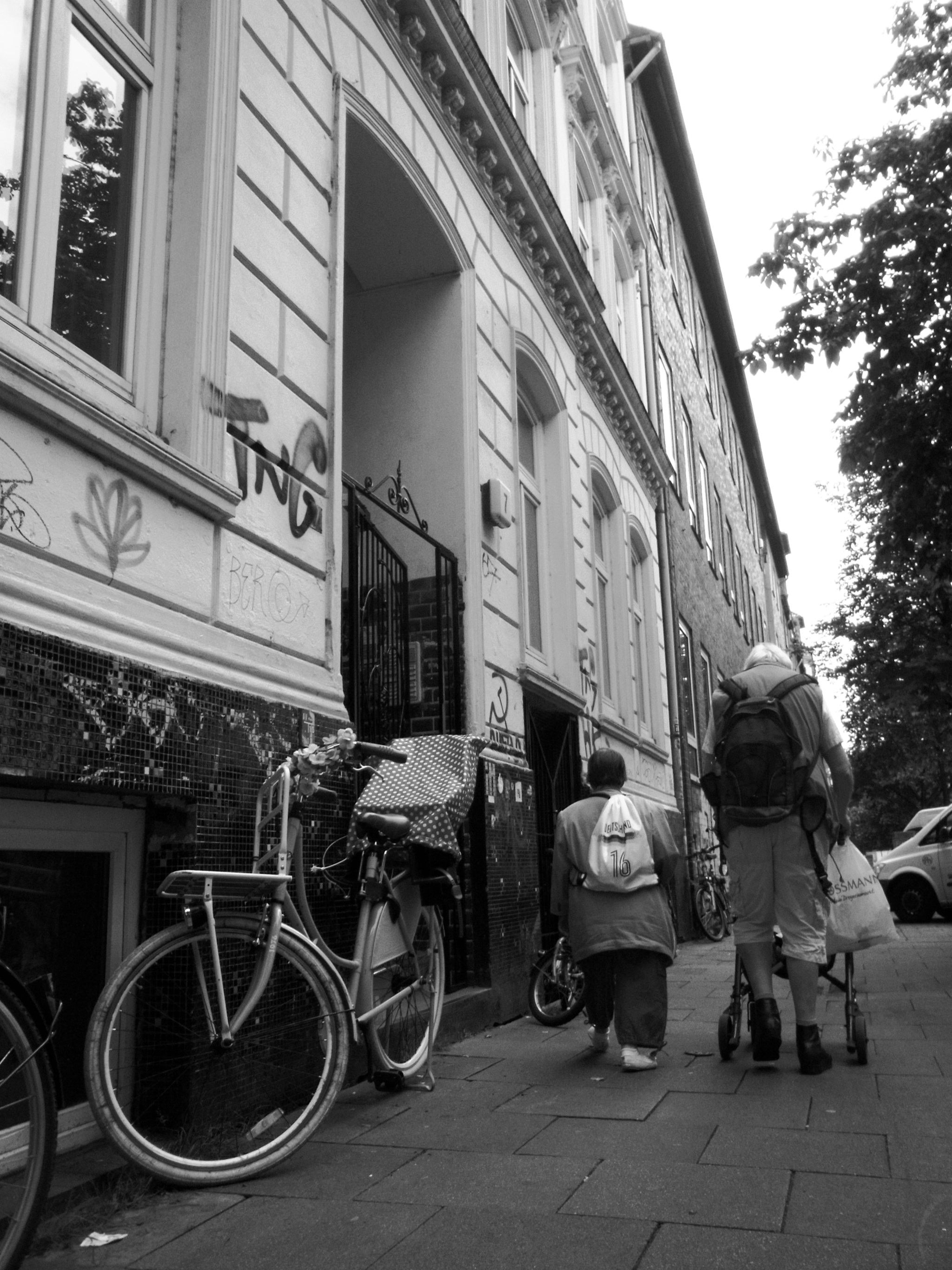 Ricoh CX5 sample photo. St.pauli - kastanienallee photography