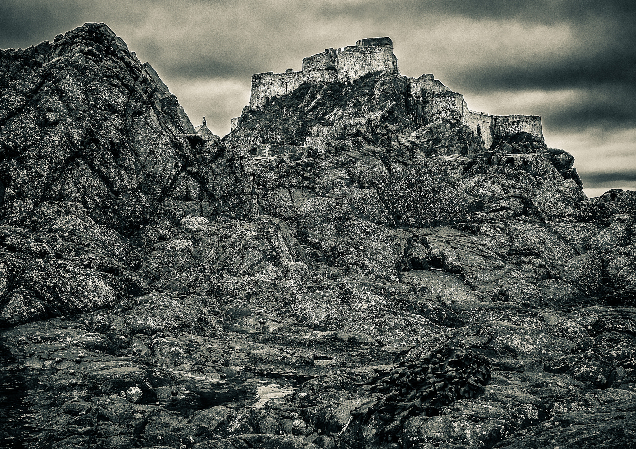 Olympus OM-D E-M5 II sample photo. Elizabeth castle, jersey, channel islands photography