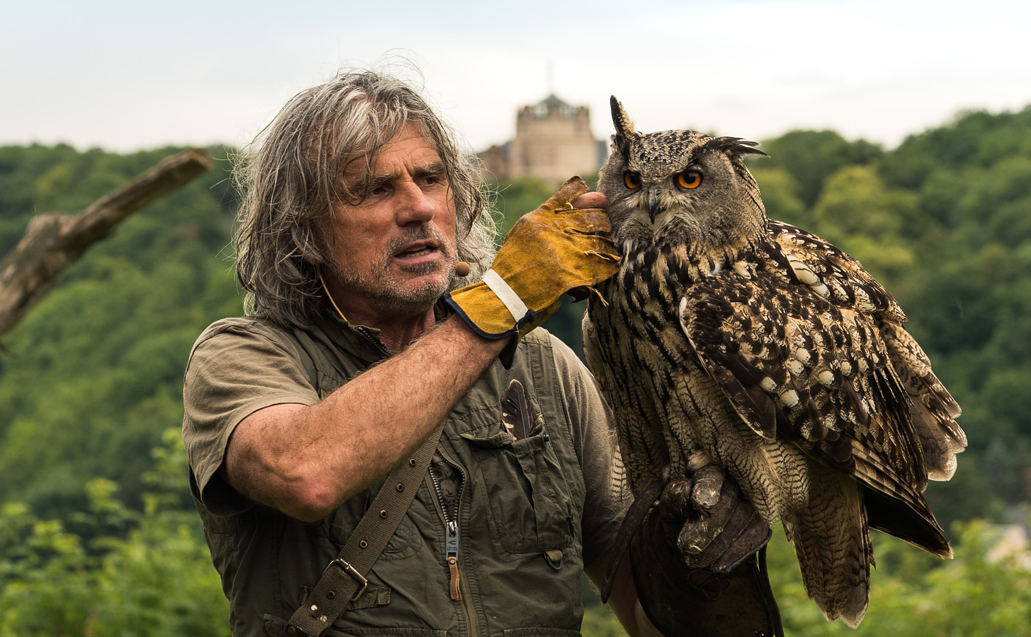 Sony a7S + Sony FE 90mm F2.8 Macro G OSS sample photo. Falkner herbert schütz auf der niederburg kranichfeld mit seinem uhu photography