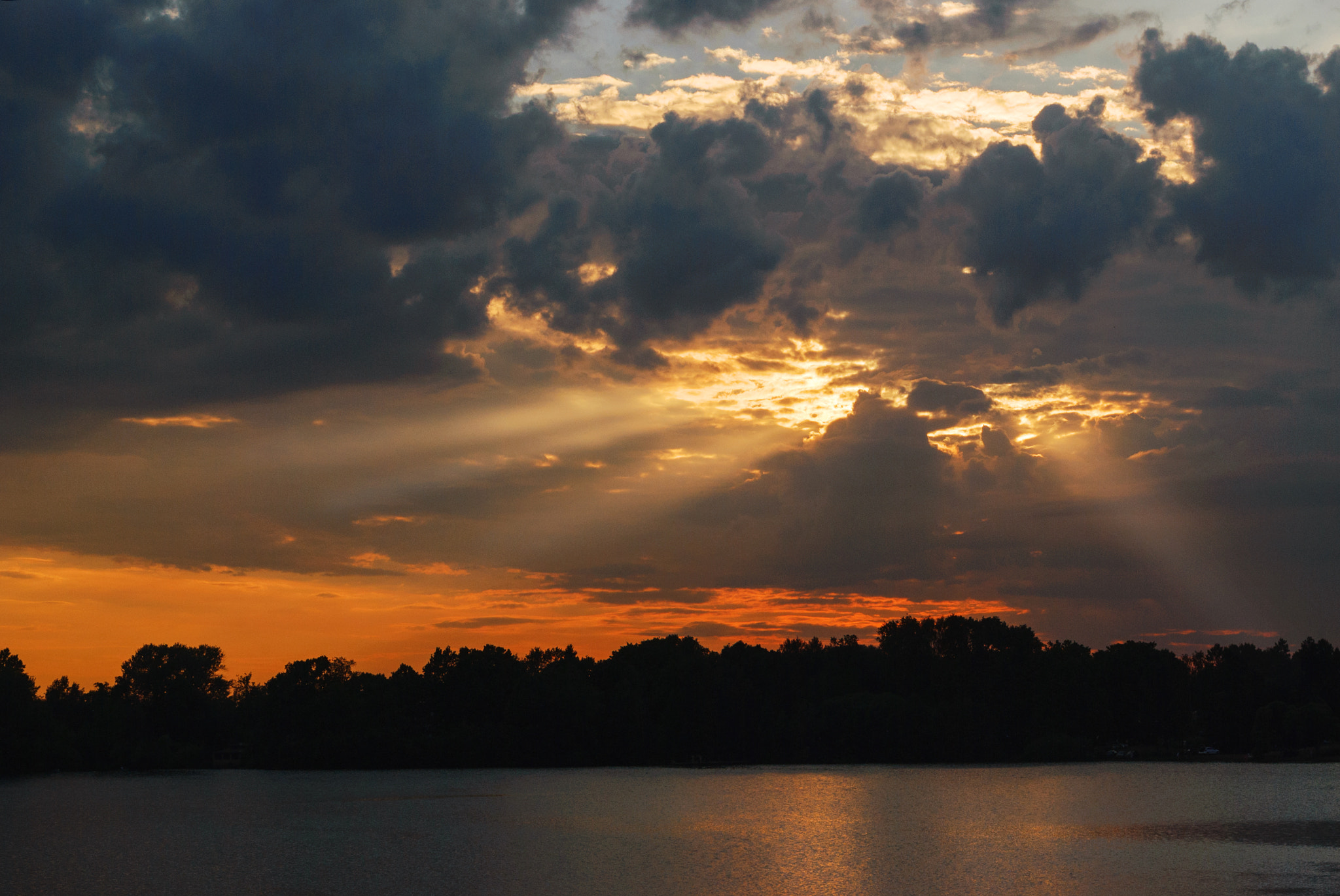 Nikon D3000 + Nikon AF-S Nikkor 50mm F1.4G sample photo. After the storm photography