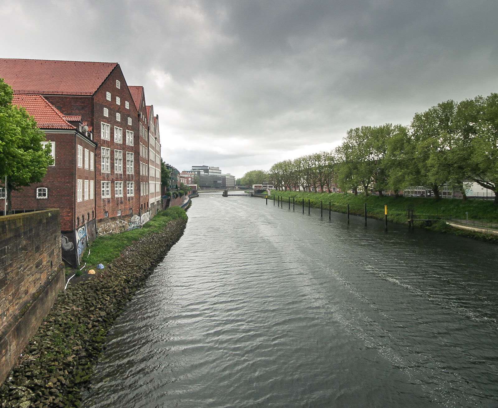 Canon EOS 1100D (EOS Rebel T3 / EOS Kiss X50) + Sigma 10-20mm F4-5.6 EX DC HSM sample photo. Bremen - kleine weser photography