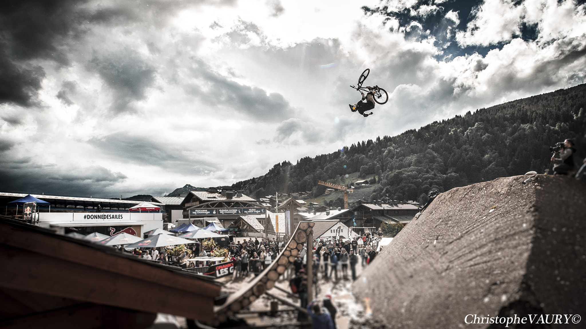 Nikon D3 + Sigma 17-35mm F2.8-4 EX Aspherical sample photo. Crankworx © photography