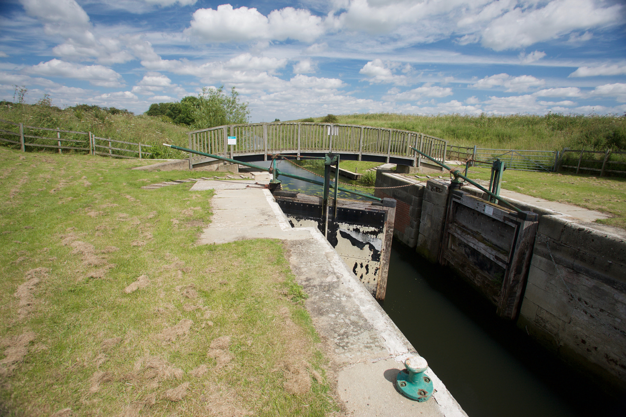 Canon EOS-1Ds Mark III + Canon EF 17-35mm f/2.8L sample photo. Snitterby carr/harlem lock photography