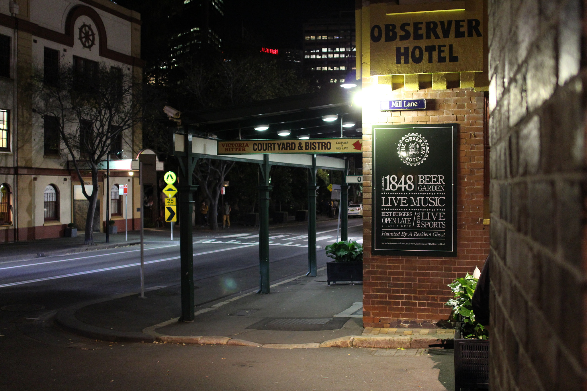 Canon EF 24mm F2.8 IS USM sample photo. Pub in the rocks photography