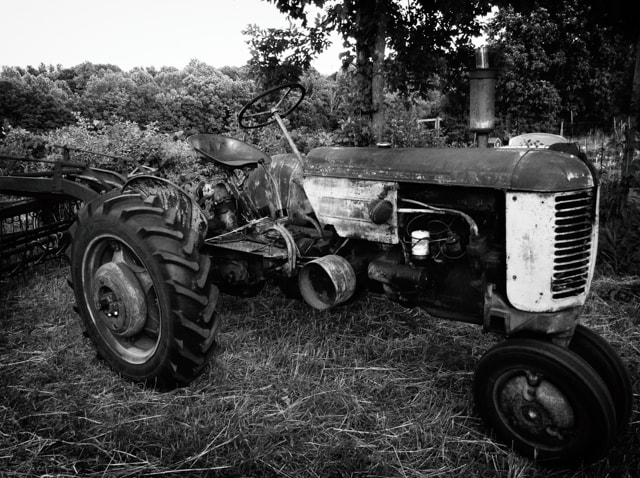 iPod touch back camera 3.3mm f/2.4 sample photo. Tractor #5 photography