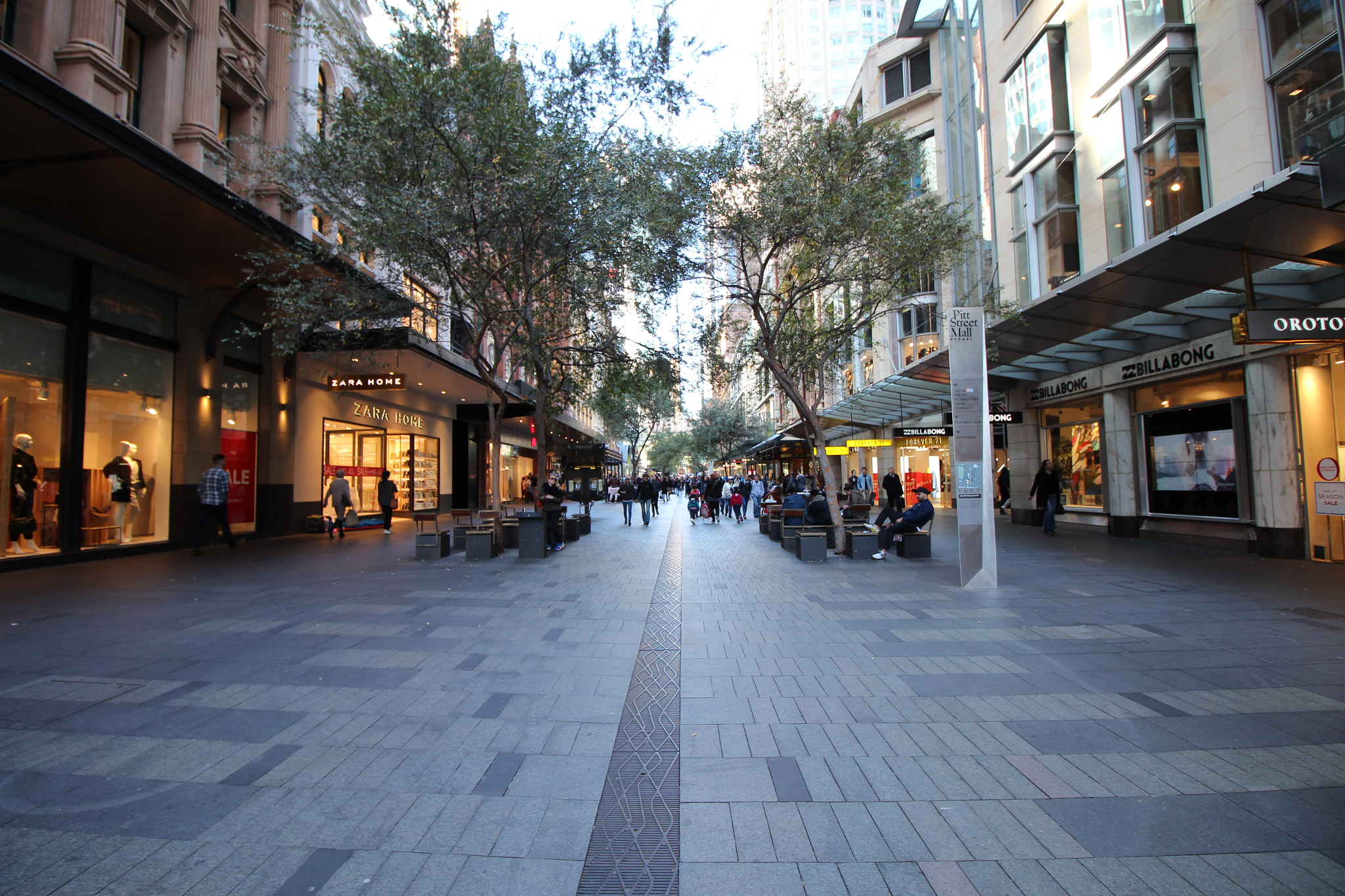 Canon EF-S 10-18mm F4.5–5.6 IS STM sample photo. Pitt street mall on end photography