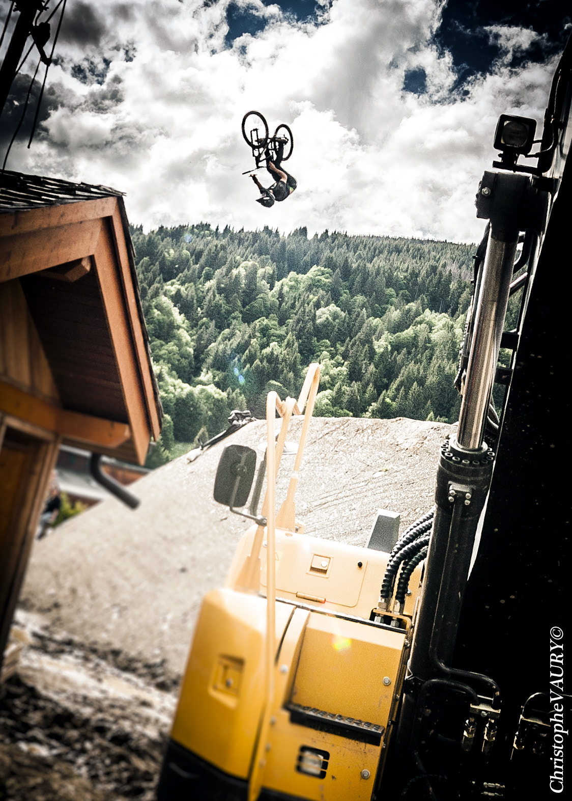 Nikon D3 + Sigma 17-35mm F2.8-4 EX Aspherical sample photo. Crankworx © photography