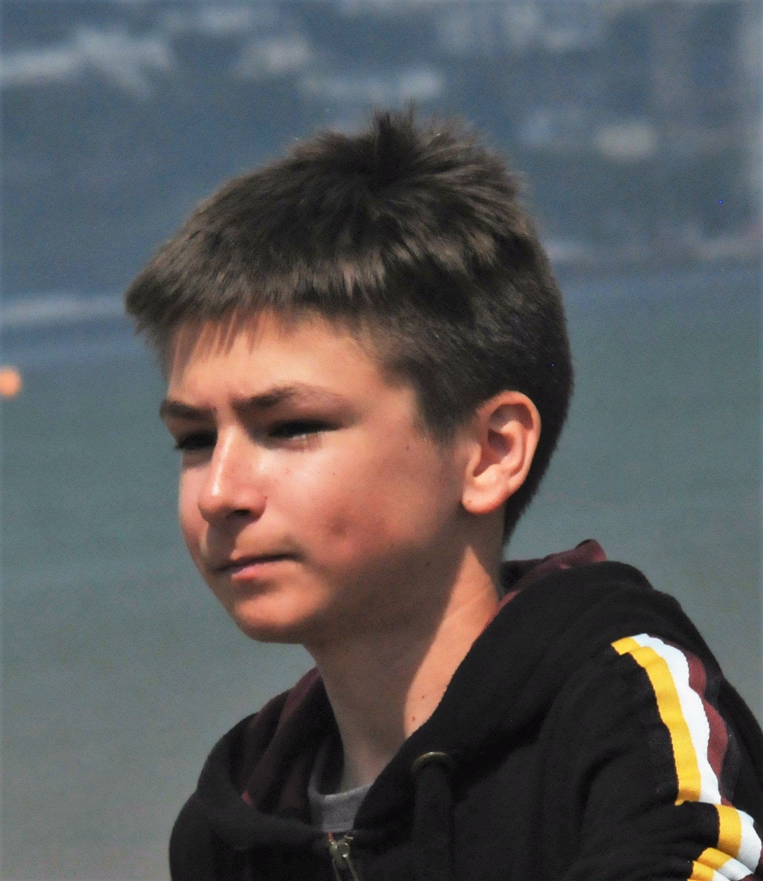 Sigma 70-300mm F4-5.6 APO DG Macro sample photo. Young teenage spectator at torbay air show 2016 photography