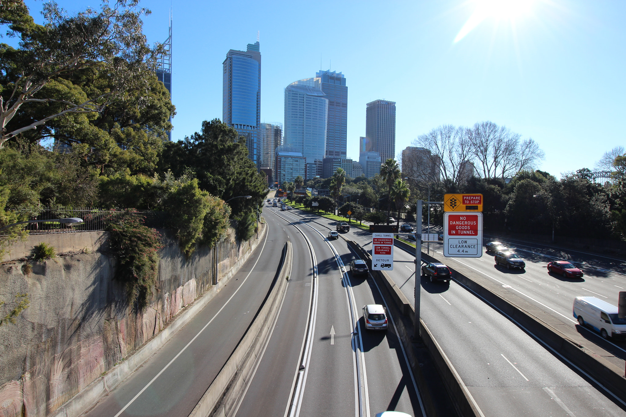 Canon EF-S 10-18mm F4.5–5.6 IS STM sample photo. Road to the city photography