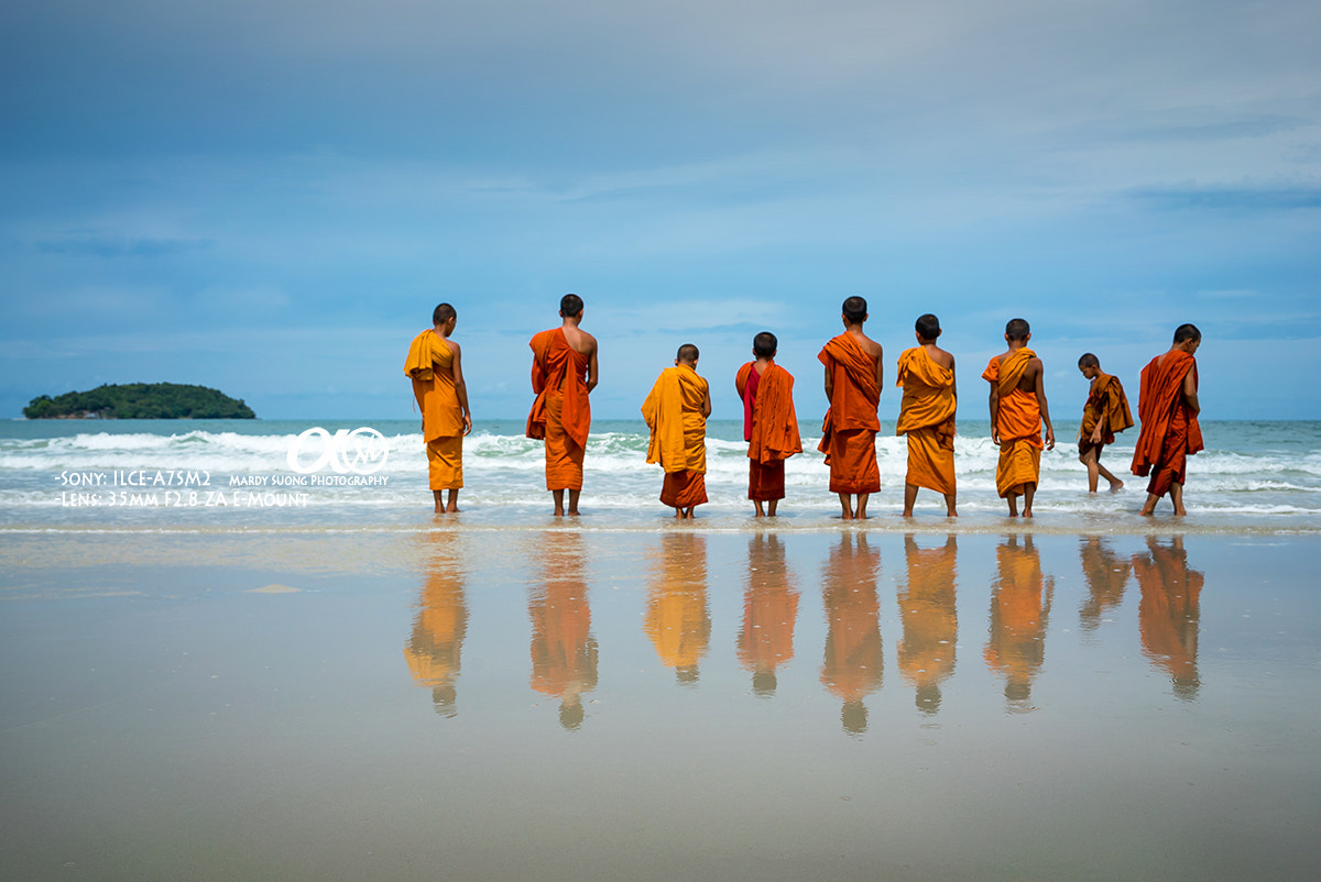 Sony a7S II + Sony Sonnar T* FE 35mm F2.8 ZA sample photo. Monks and sea ! photography