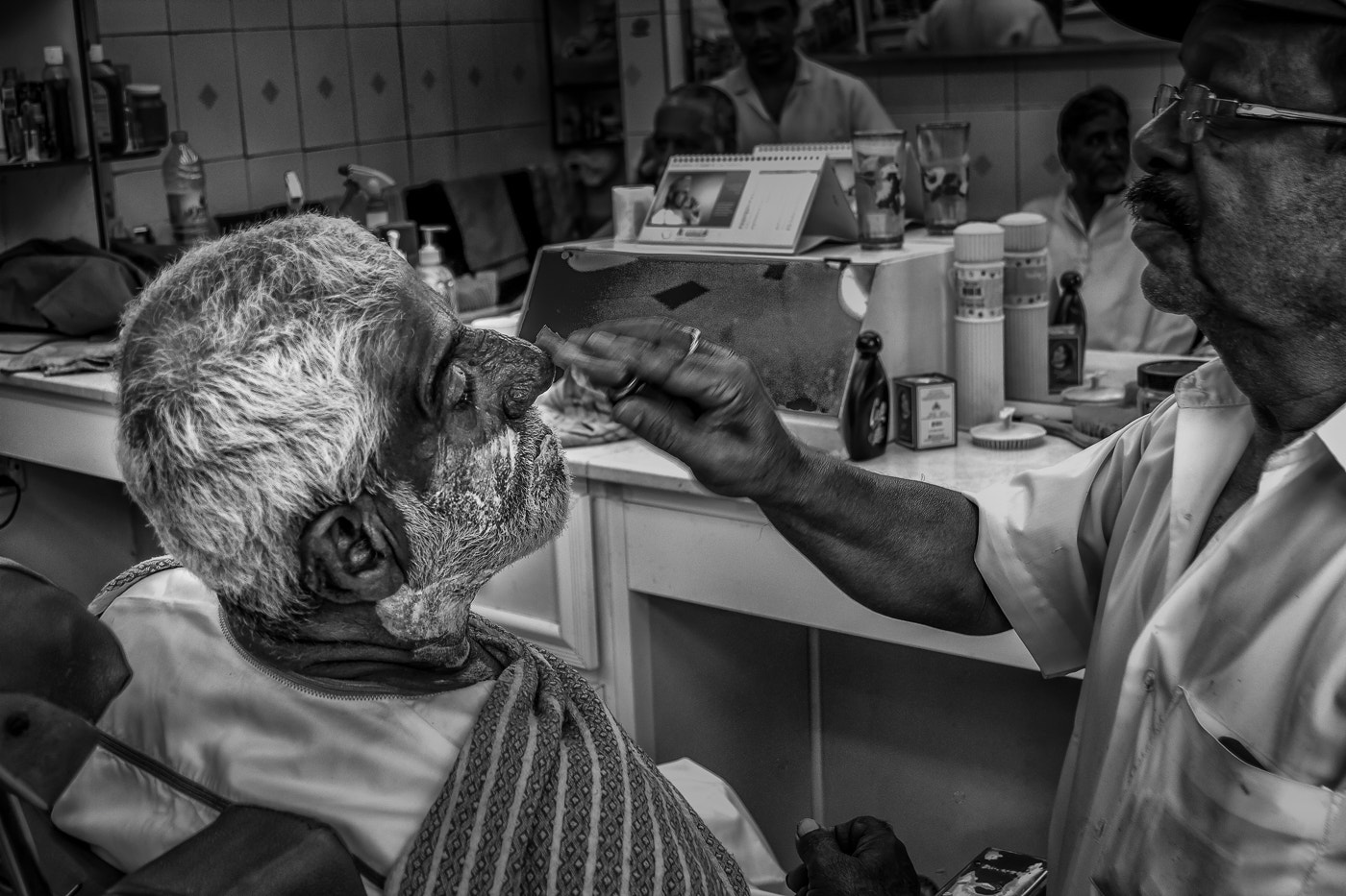 Canon EF 28-105mm F4.0-5.6 USM sample photo. Barber shop oman photography