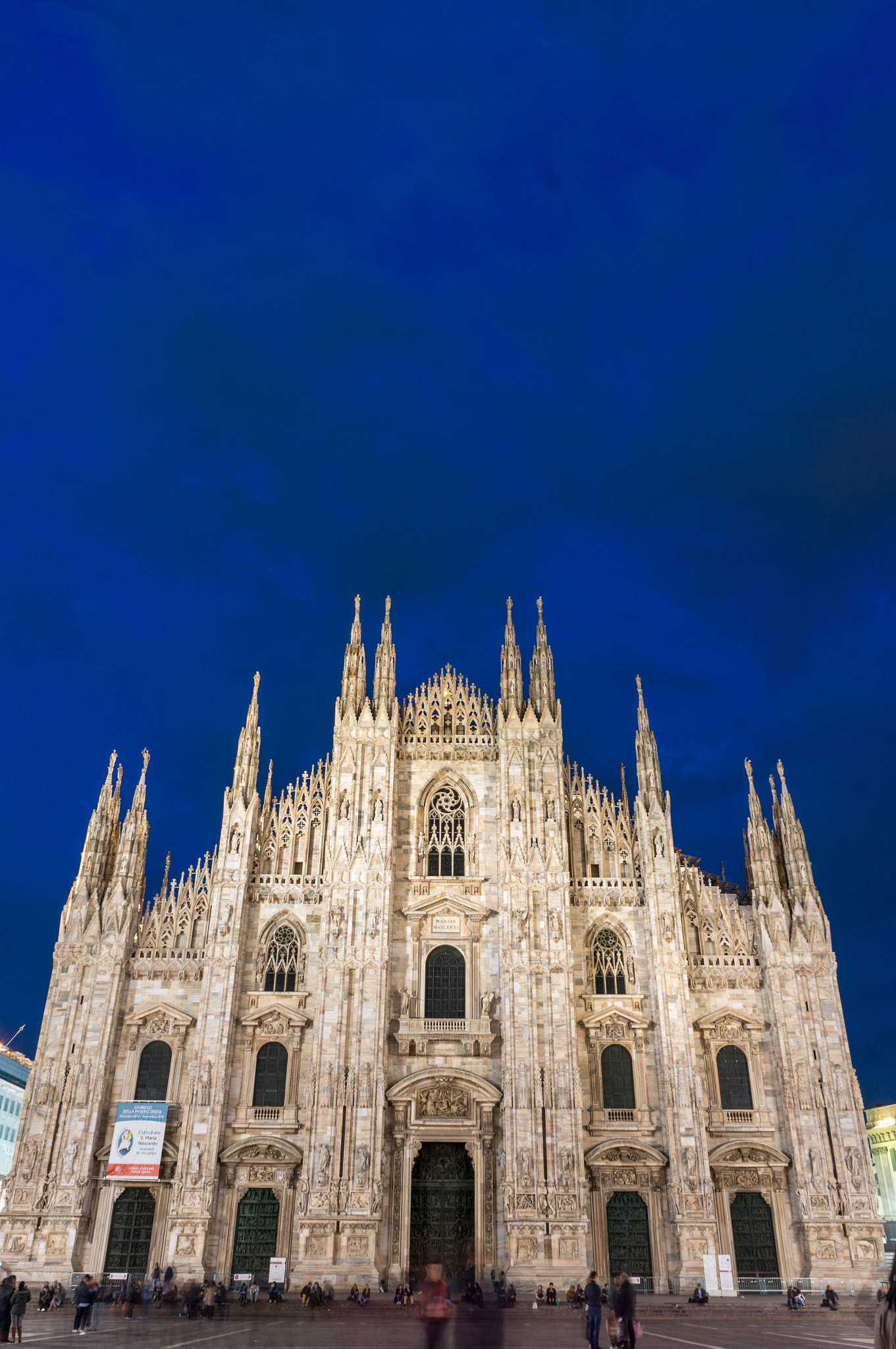 Sony Alpha NEX-6 + Sony E 18-55mm F3.5-5.6 OSS sample photo. Duomo di milano photography