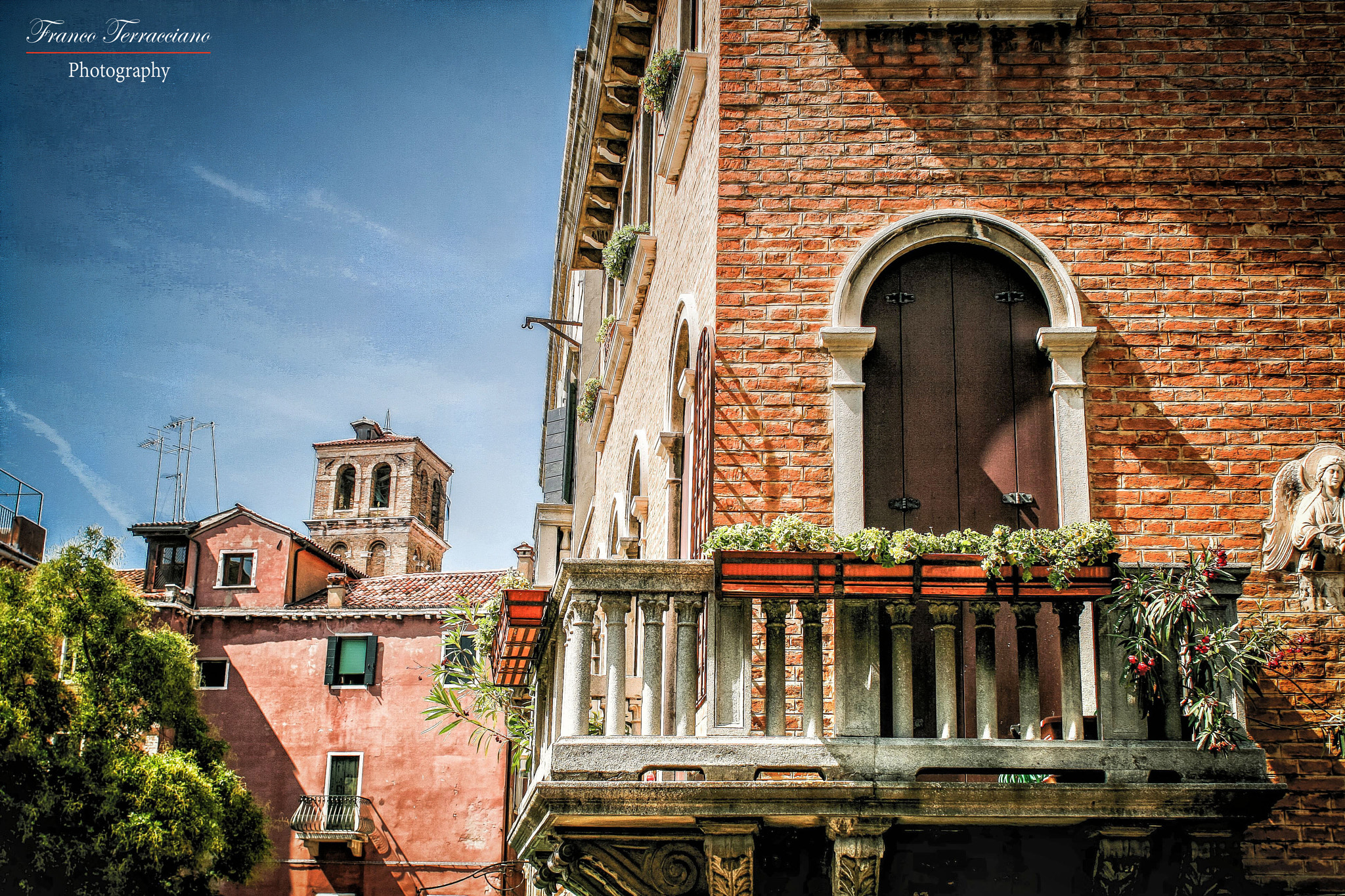 Canon EF 28mm F1.8 USM sample photo. Venice architecture photography