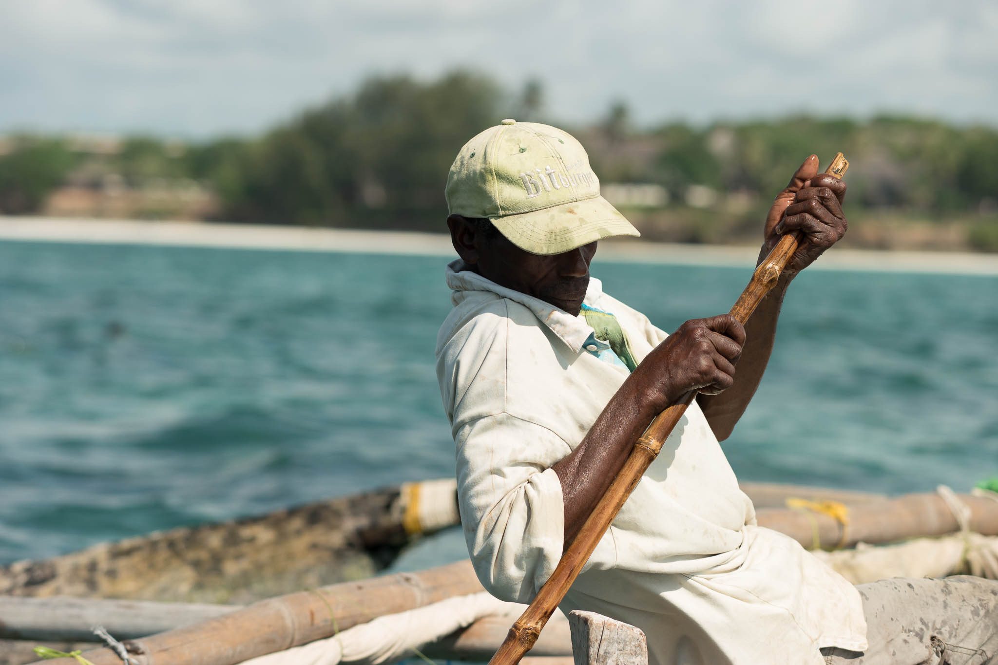 Samsung NX1 + Samsung NX 85mm F1.4 ED SSA sample photo. Working hard at sea photography