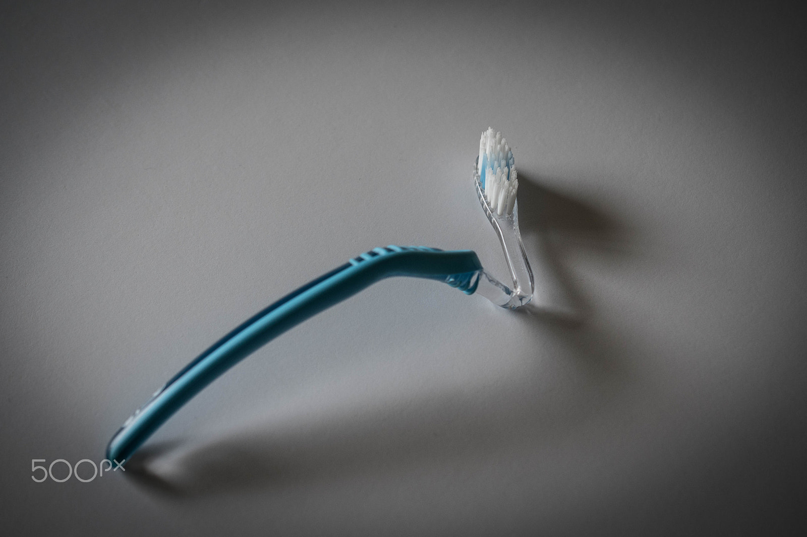 Nikon D5500 + Nikon AF-S DX Micro Nikkor 40mm F2.8 sample photo. Agony of a toothbrush photography