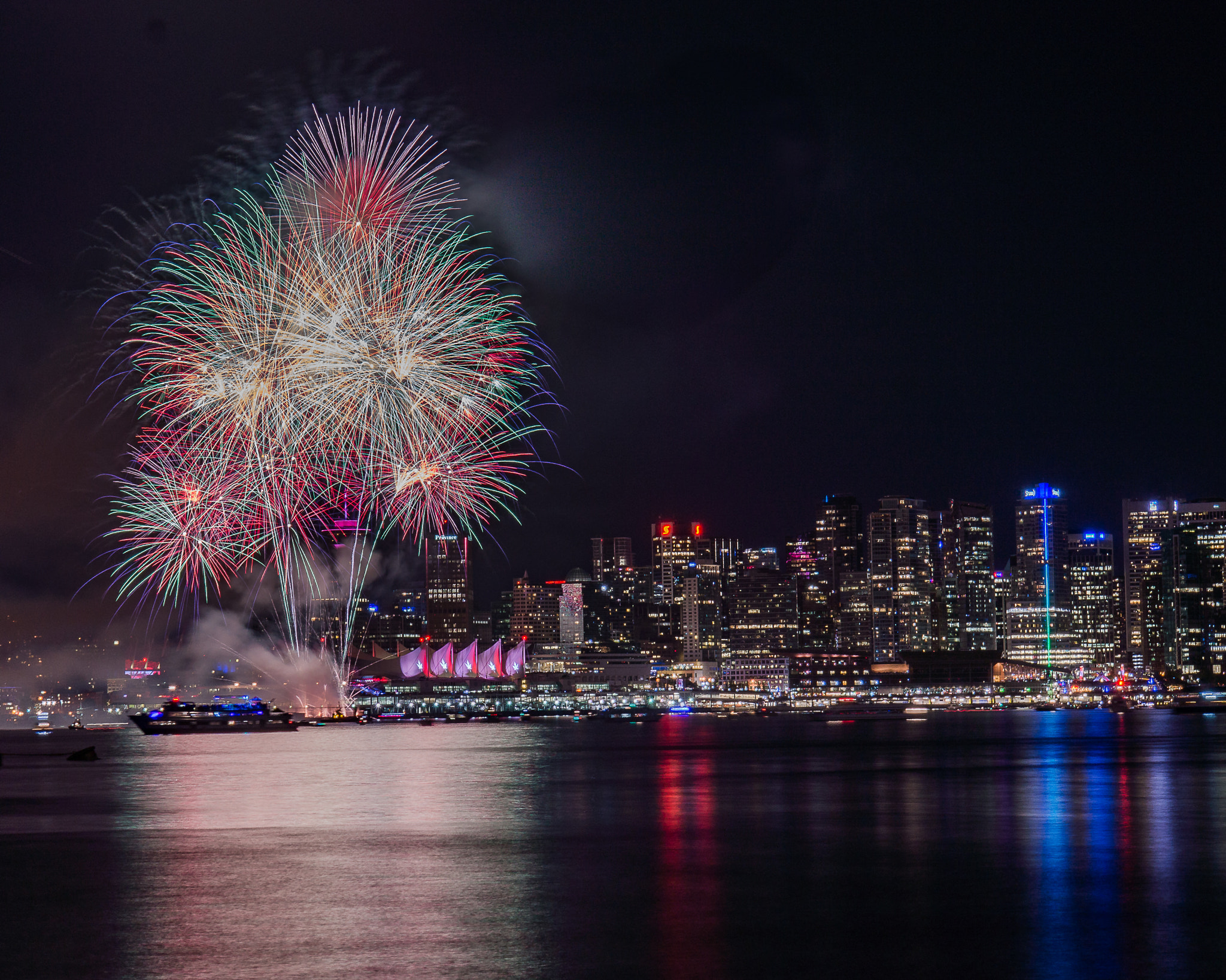 Sony E 18-200mm F3.5-6.3 OSS LE sample photo. Canada day fireworks photography