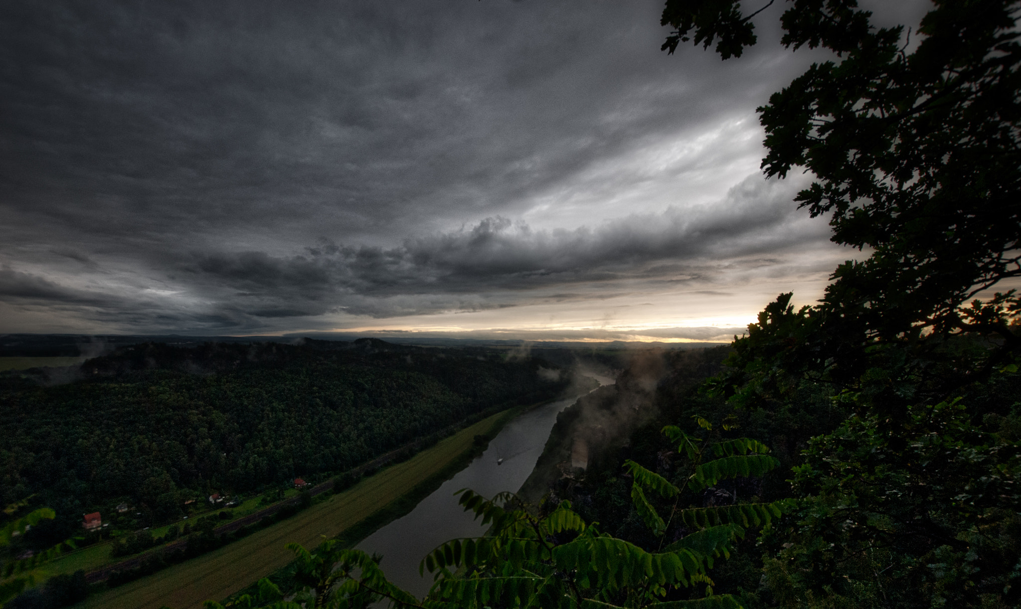 Nikon D200 + Sigma 10-20mm F3.5 EX DC HSM sample photo. Mood photography