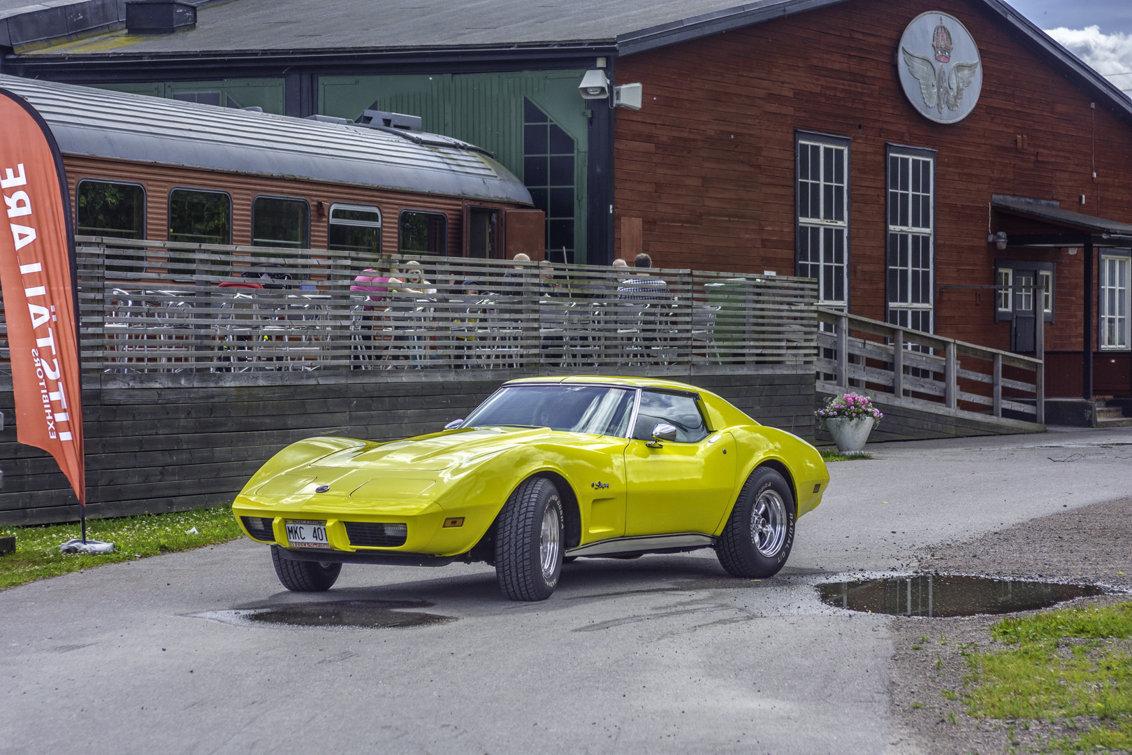 AF Zoom-Nikkor 28-85mm f/3.5-4.5 sample photo. Hdr car photography