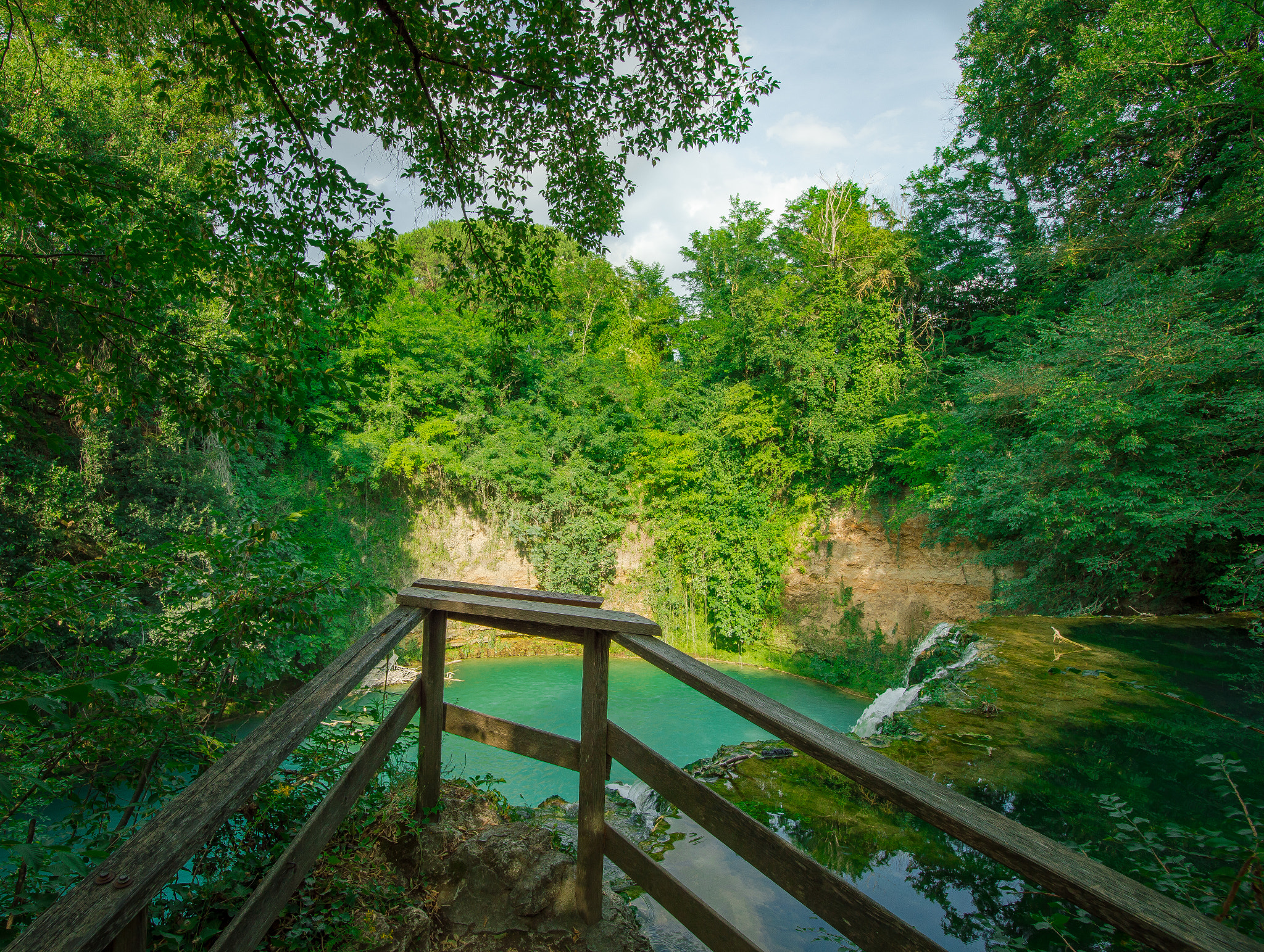 Samyang 14mm F2.8 ED AS IF UMC sample photo. Natural hole photography