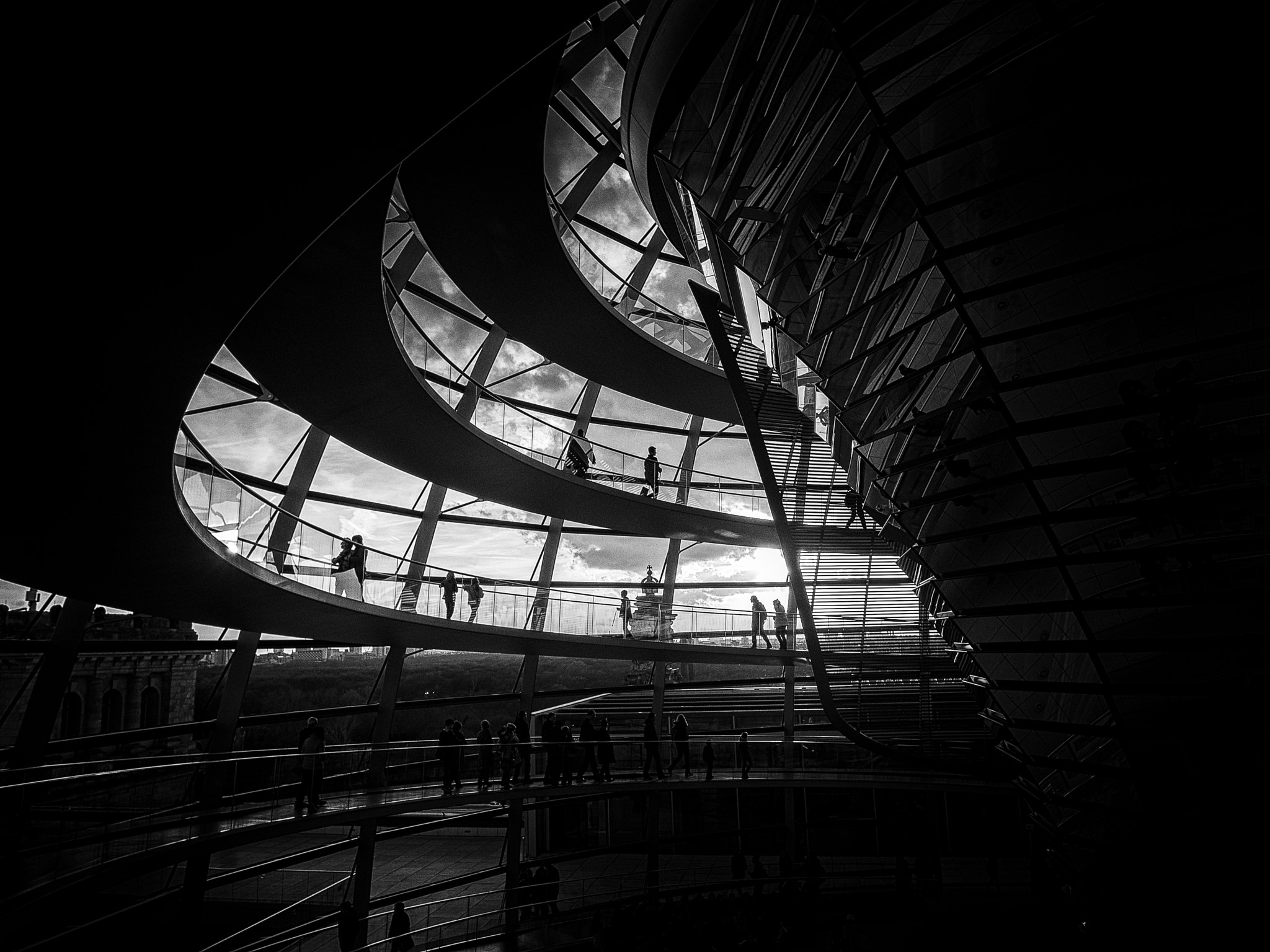 Olympus OM-D E-M1 + OLYMPUS M.12mm F2.0 sample photo. 'reichstag dome' photography