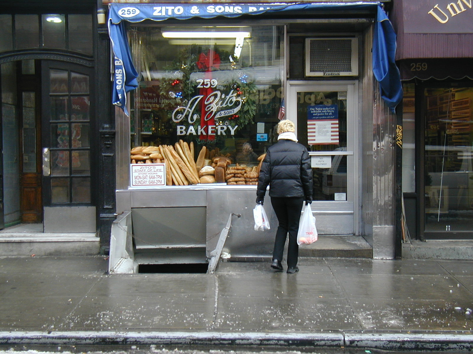 Olympus C990Z,D490Z sample photo. Soho, zito's bakery photography