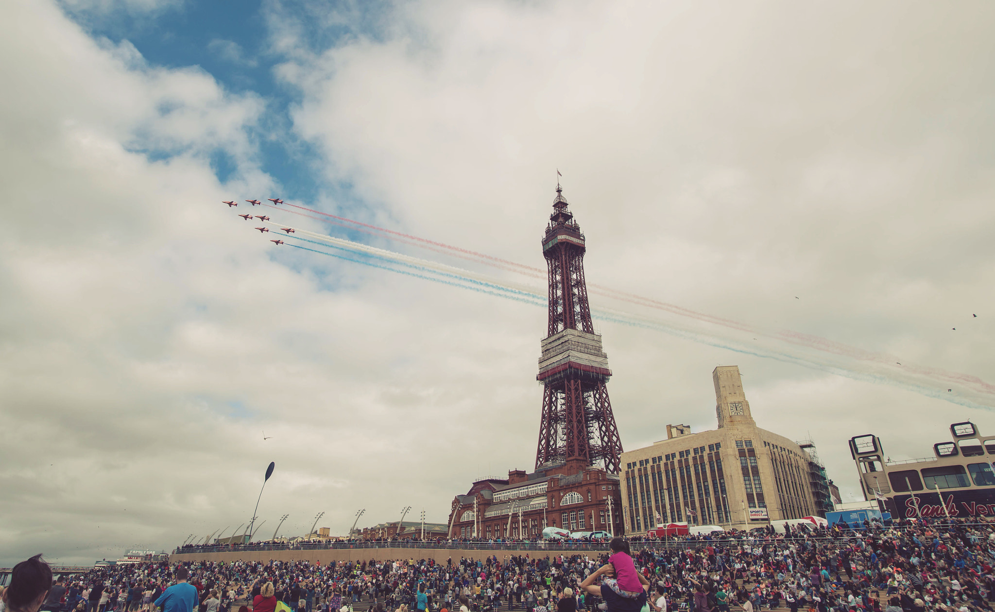 Canon EOS 6D + Sigma 20mm EX f/1.8 sample photo. Red arrows & blackpool tower photography