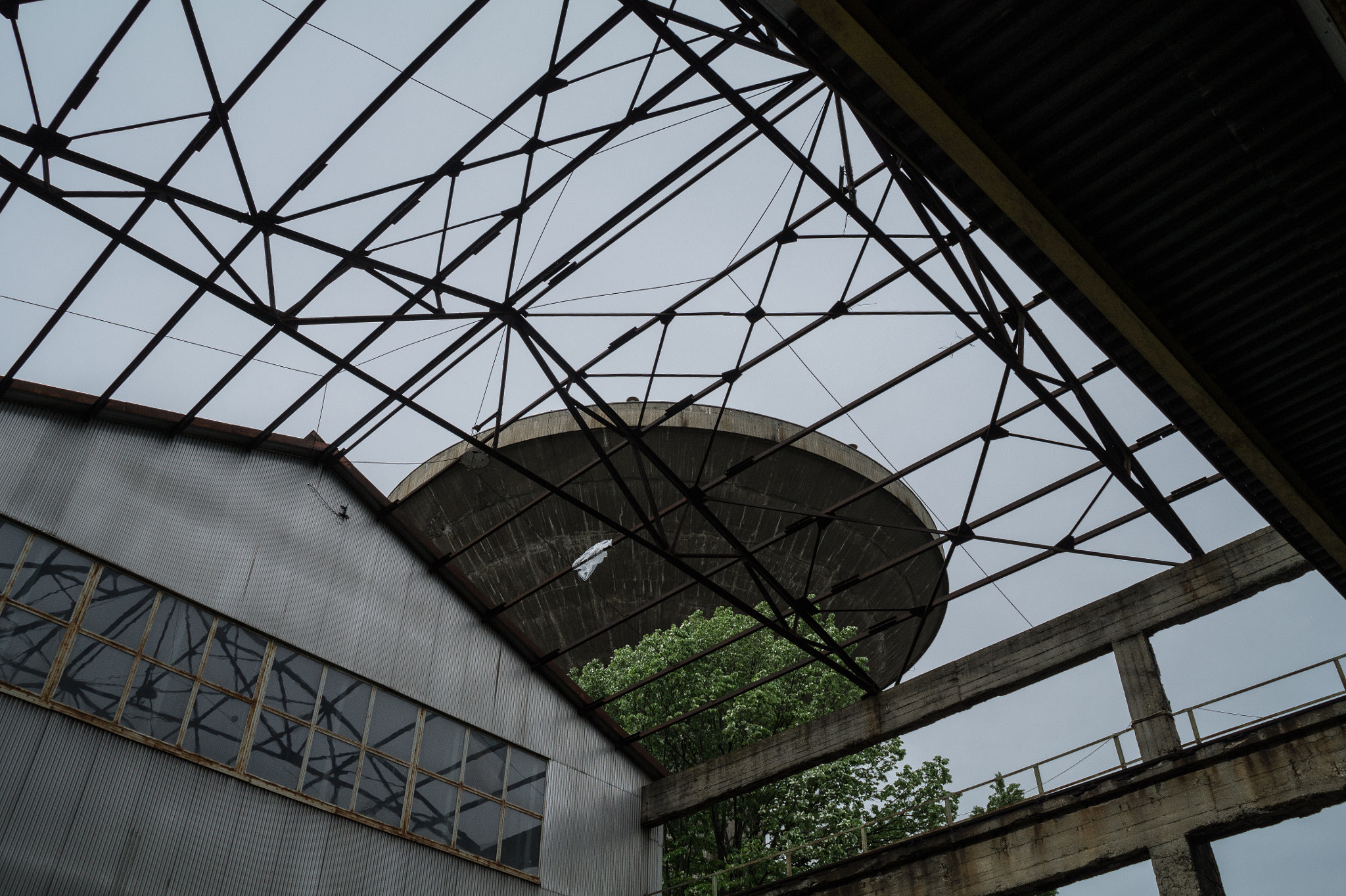 Samsung NX10 sample photo. On the streets of budapest photography