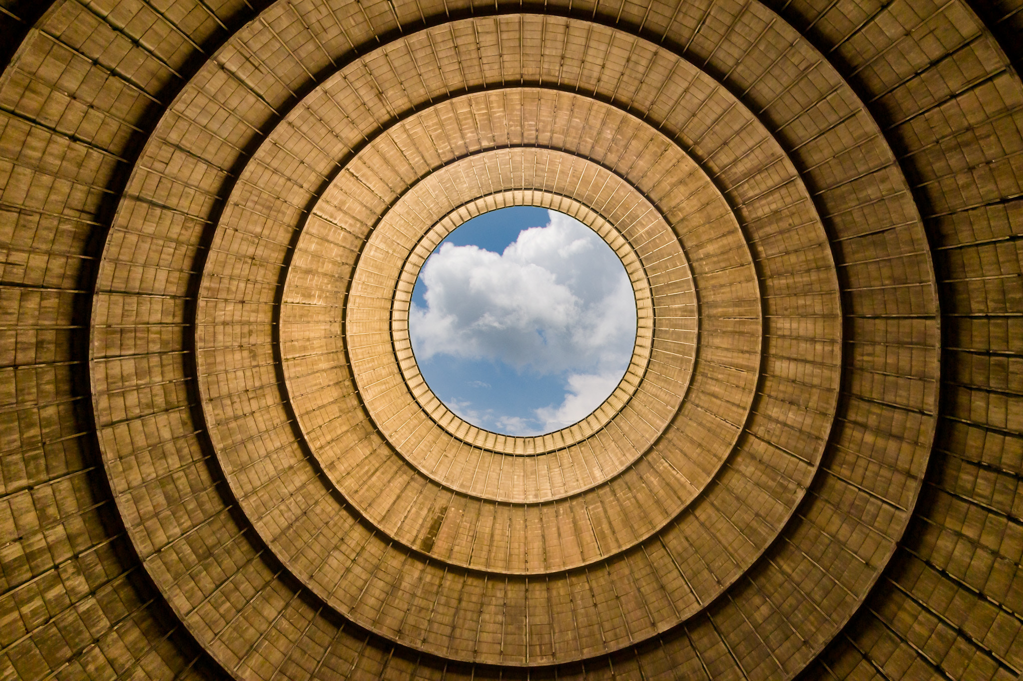 Sigma 8-16mm F4.5-5.6 DC HSM sample photo. Das centrum im kühlturm photography