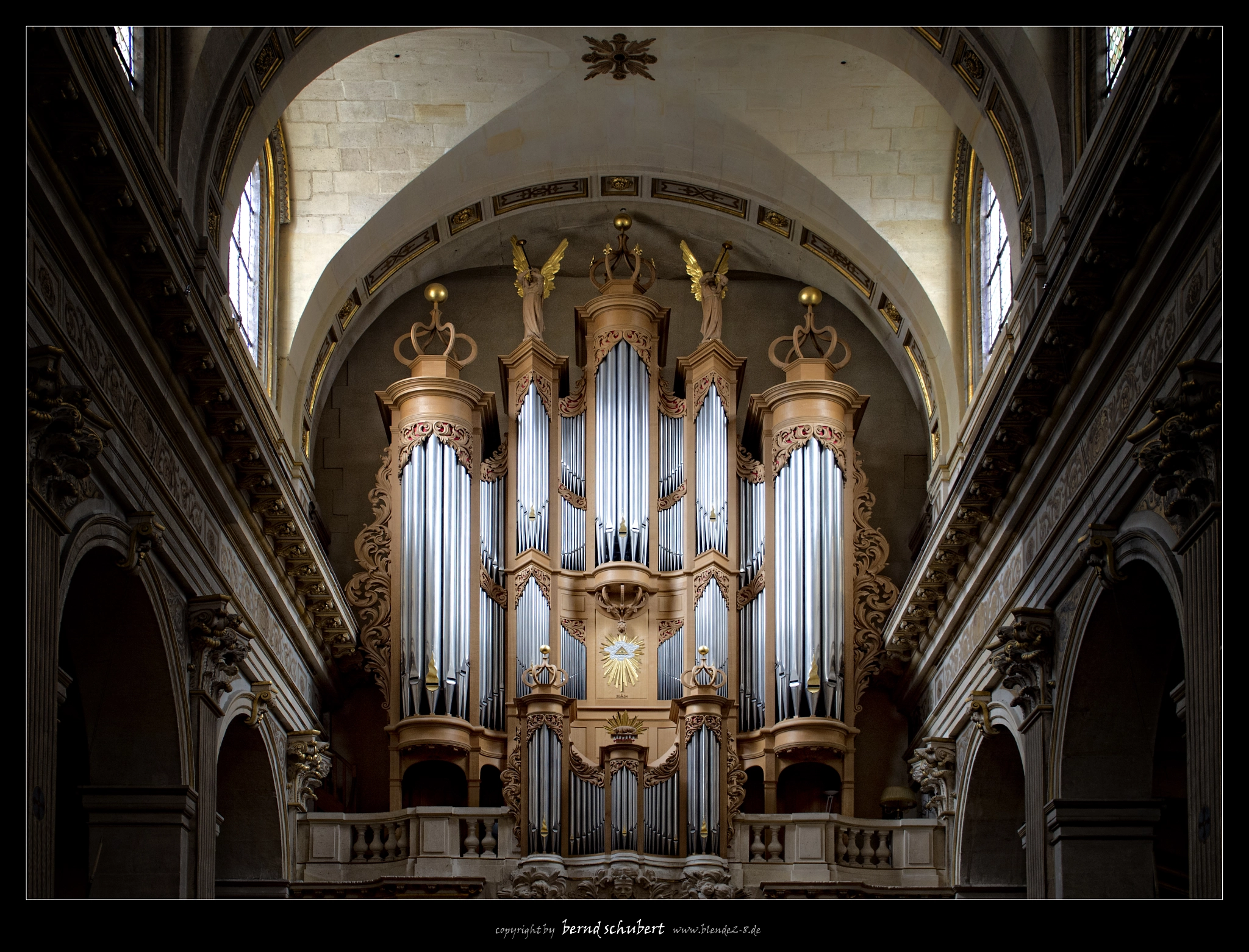 Panasonic Lumix G X Vario 12-35mm F2.8 ASPH Power OIS sample photo. église saint louis-en-l'ile photography