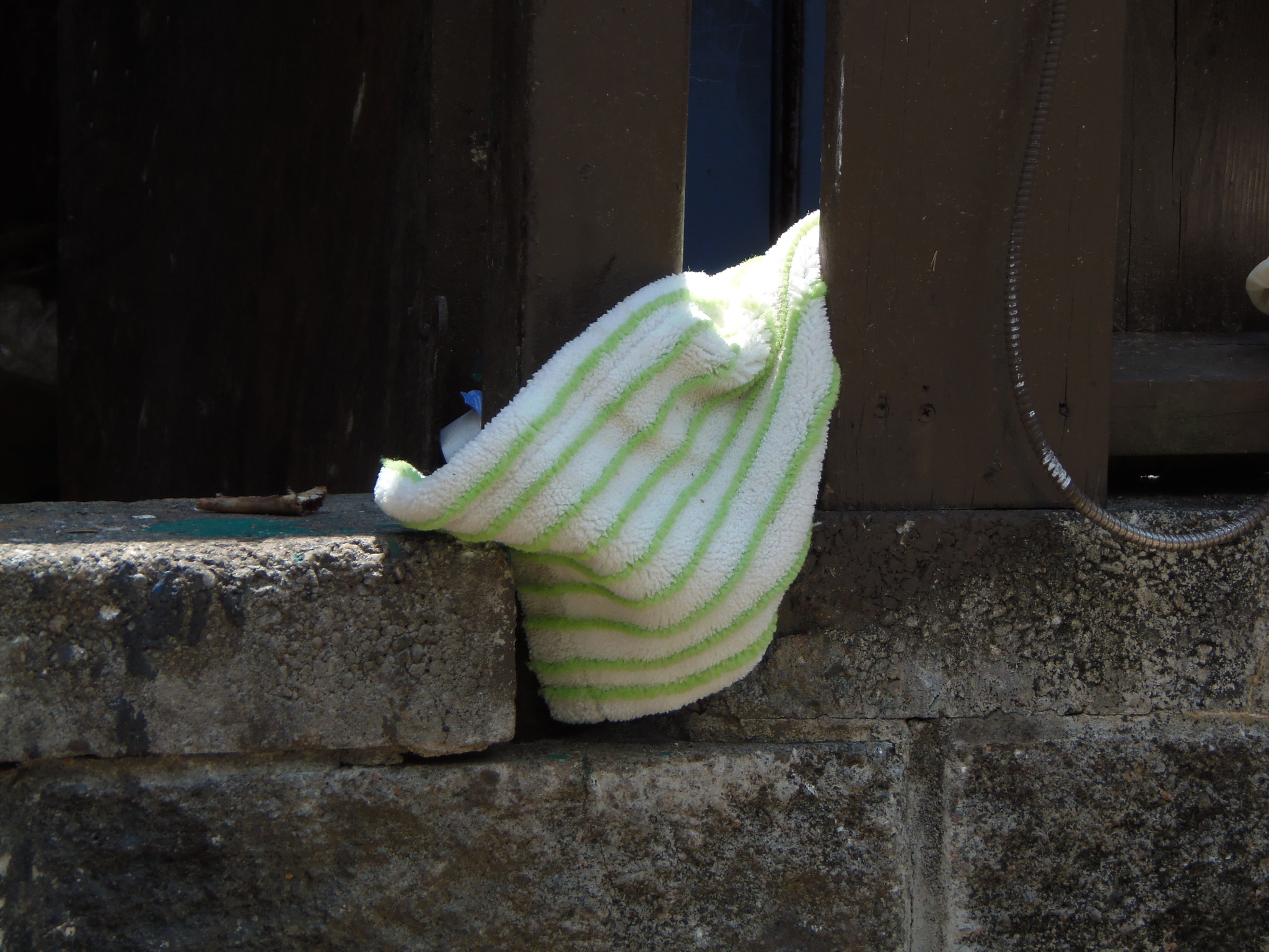 Olympus SP-810UZ sample photo. Lonely towel photography