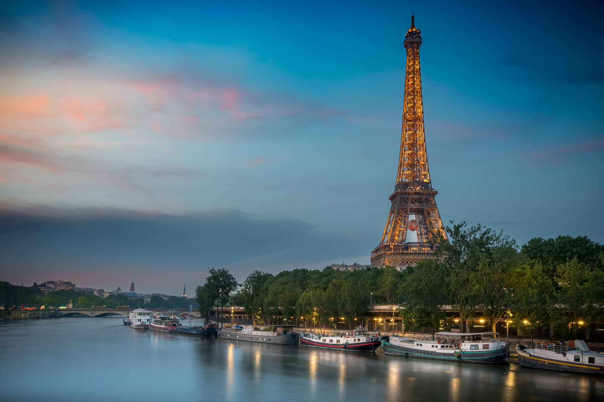 Sony a7R II + Sigma 35mm F1.4 DG HSM Art sample photo. Evening on the seine photography