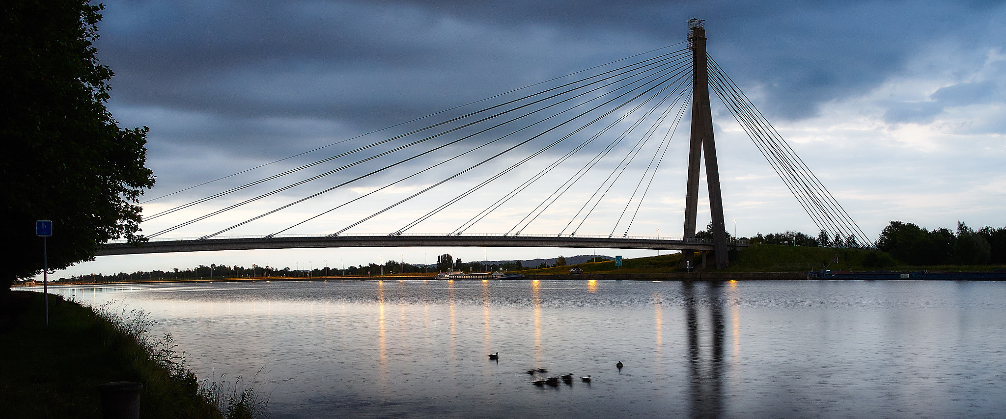 Olympus OM-D E-M1 + LEICA DG SUMMILUX 15/F1.7 sample photo. Last light on the bridge at lanaye, belgium photography