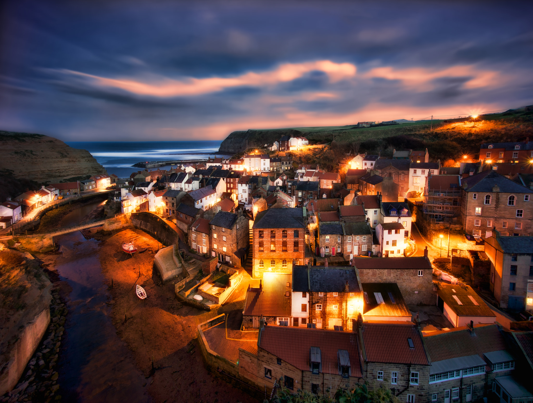 Sony a7R + Sony E 10-18mm F4 OSS sample photo. Staithes north yorkshire photography