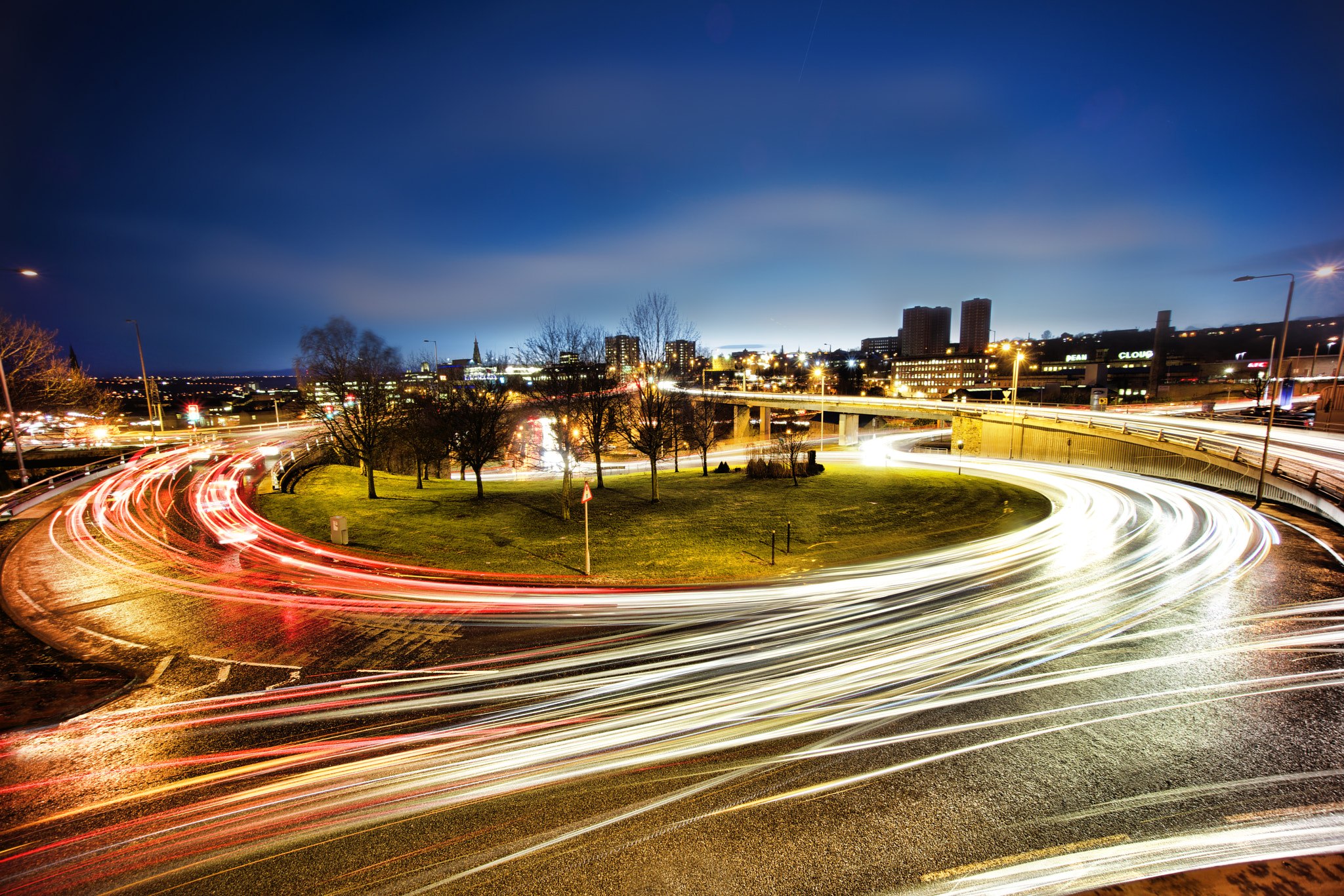 Sony a7R + Sony E 10-18mm F4 OSS sample photo. Rush hour photography