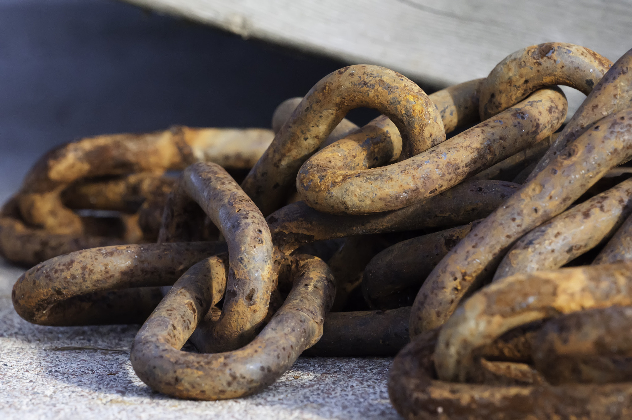 Nikon D90 + Sigma 150mm F2.8 EX DG Macro HSM sample photo. Rusty chain photography