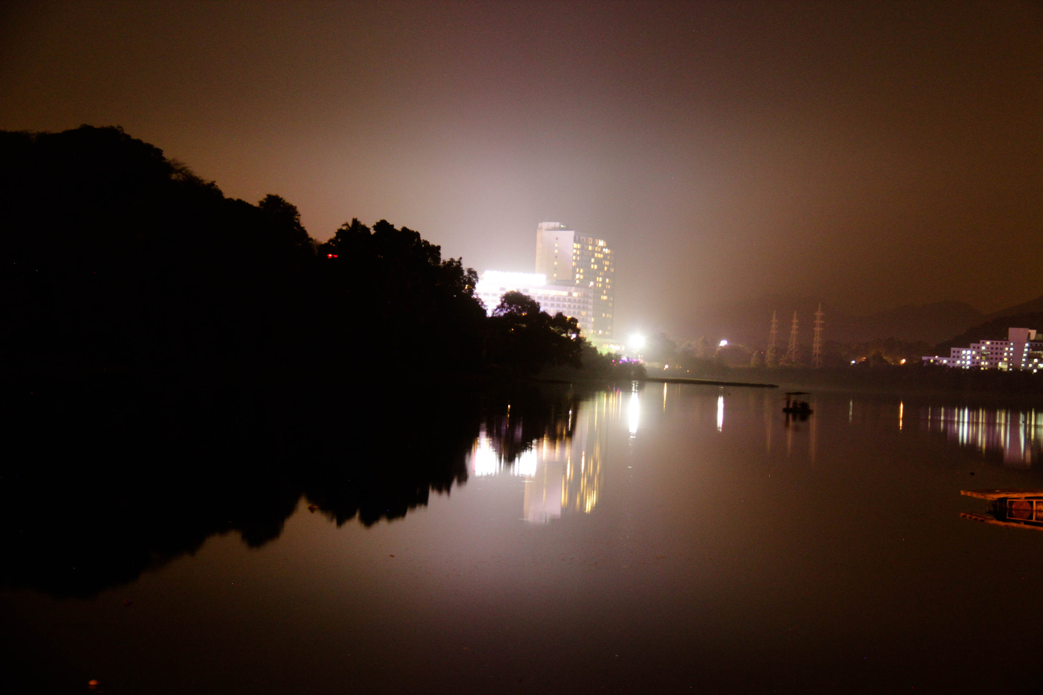 Canon EOS 550D (EOS Rebel T2i / EOS Kiss X4) sample photo. Symmetry photography