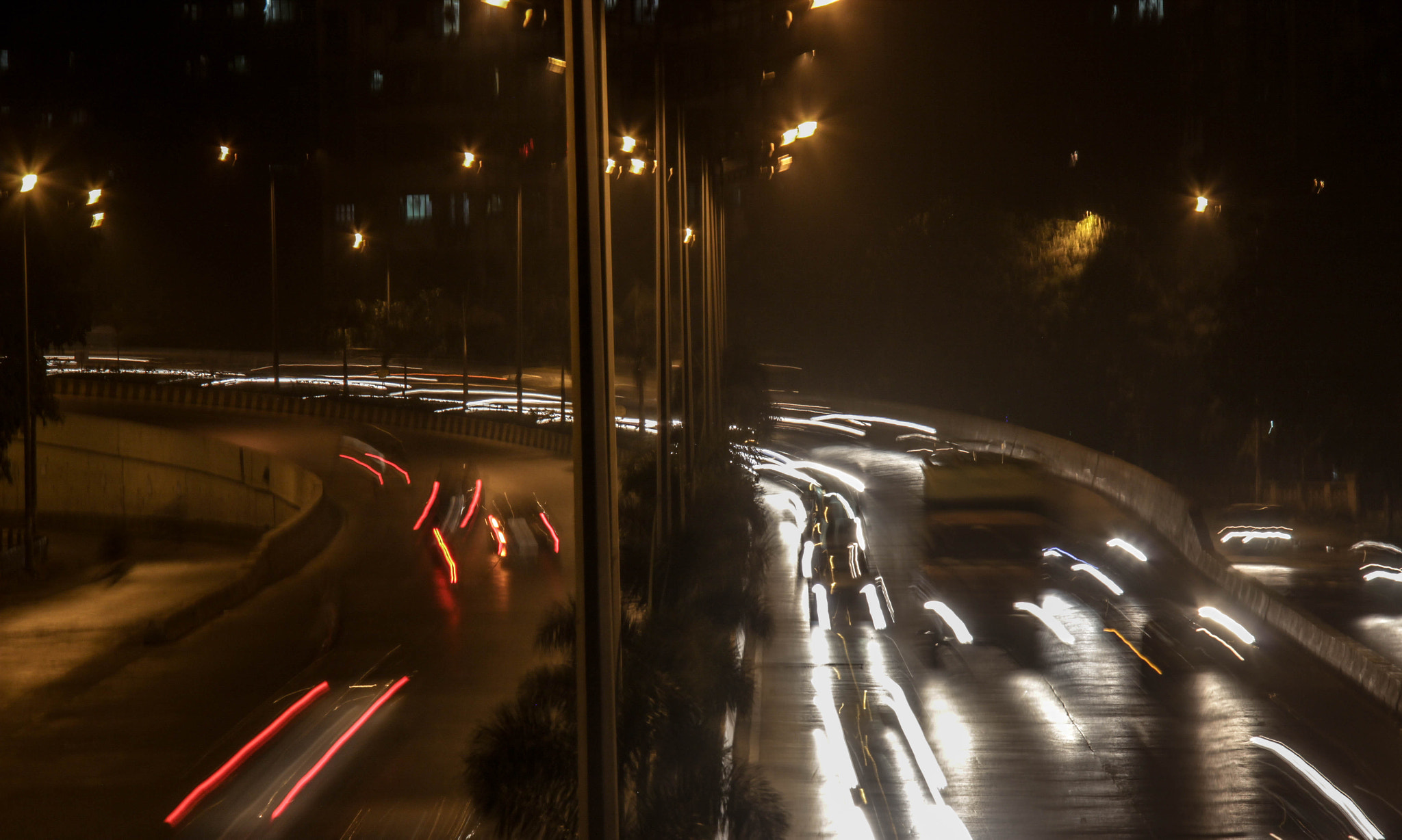 Canon EOS 550D (EOS Rebel T2i / EOS Kiss X4) sample photo. Mumbai_traffic photography