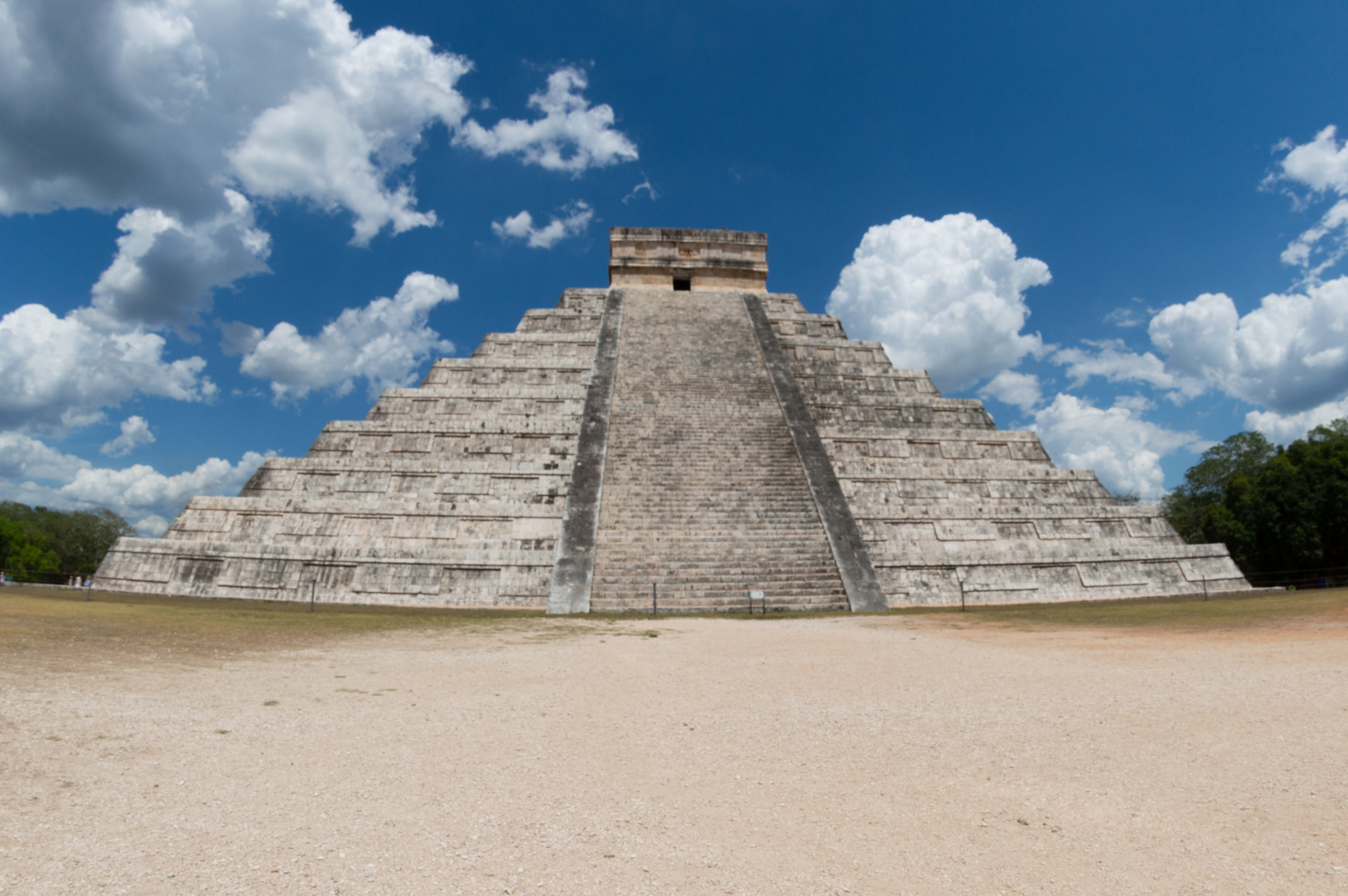 Nikon AF DX Fisheye-Nikkor 10.5mm F2.8G ED sample photo. Chichen itza front view photography