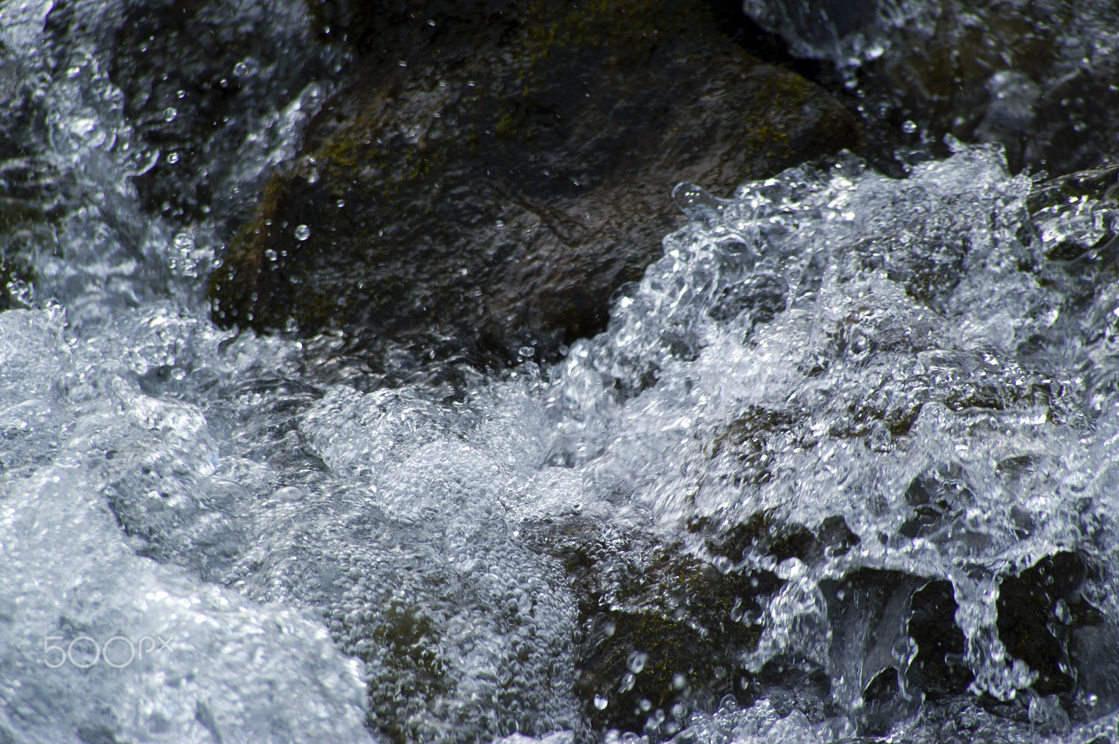 KONICA MINOLTA MAXXUM 5D sample photo. Rushing water photography