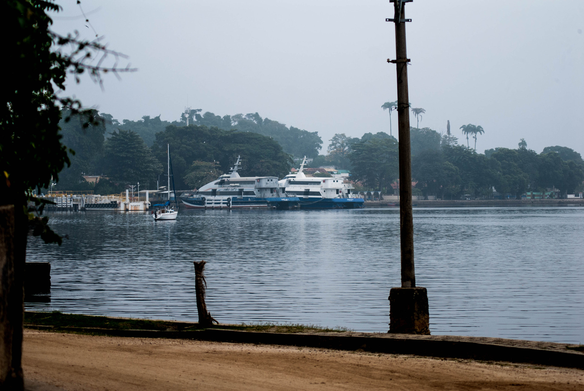 AF Zoom-Nikkor 75-240mm f/4.5-5.6D sample photo. Paquetá island photography