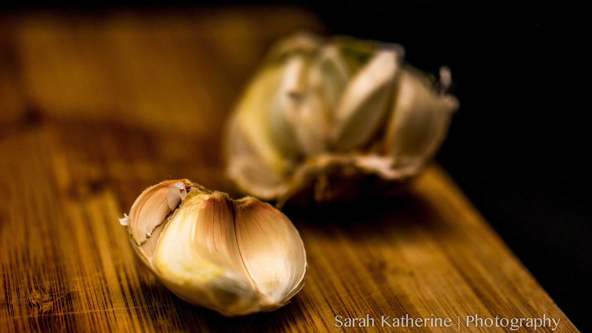 Samsung NX300 + Samsung NX 60mm F2.8 Macro ED OIS SSA sample photo. Garlic photography