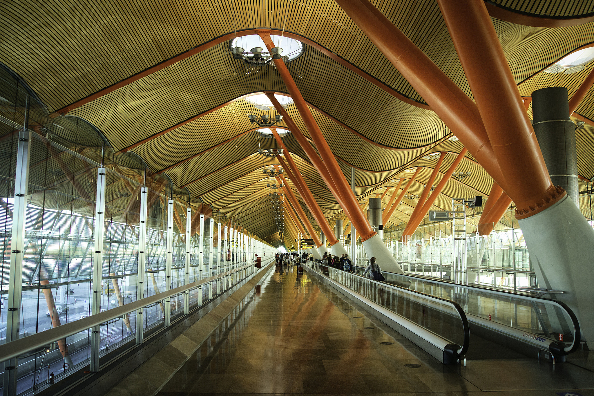 Minolta AF 28-80mm F3.5-5.6 (D) sample photo. Madrid airport photography