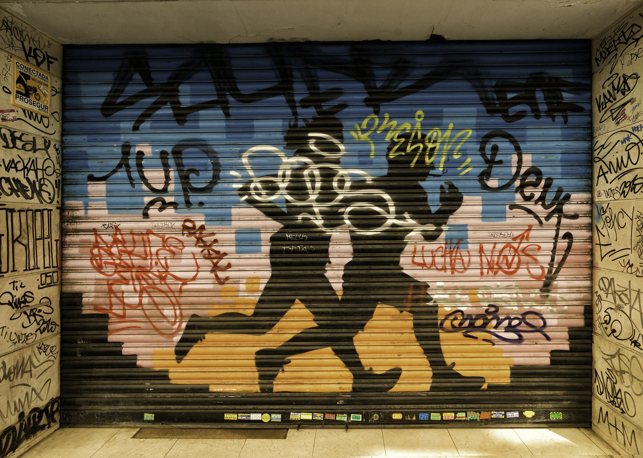 Sony Alpha DSLR-A850 sample photo. Runner graffiti photography