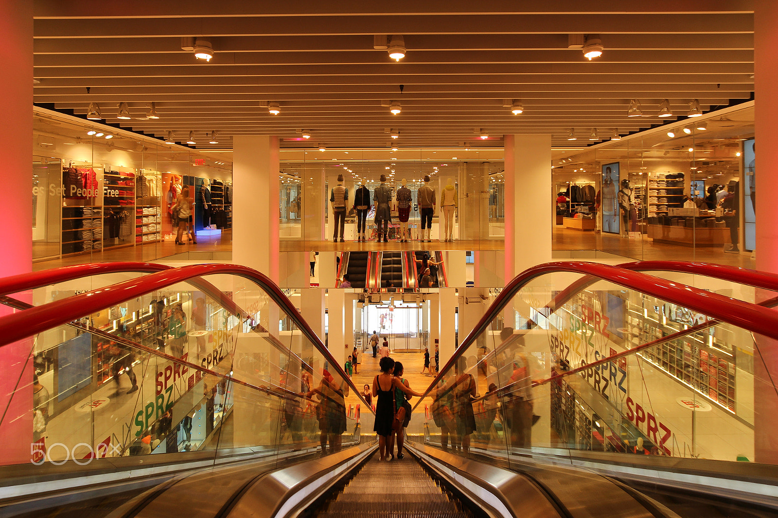 Sigma 10-20mm F3.5 EX DC HSM sample photo. The symmetry of shopping photography