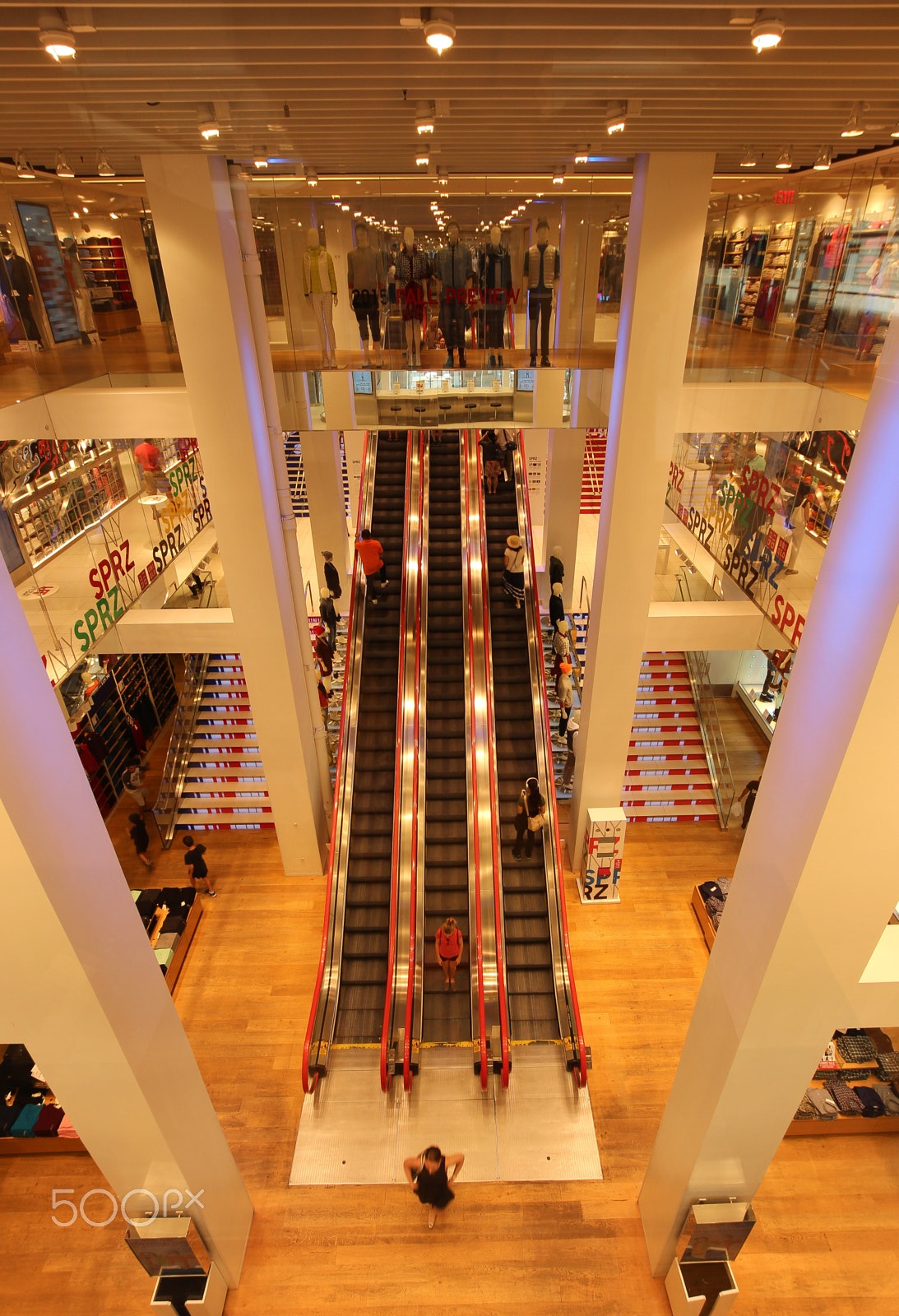 Sigma 10-20mm F3.5 EX DC HSM sample photo. The escalators of commerce photography