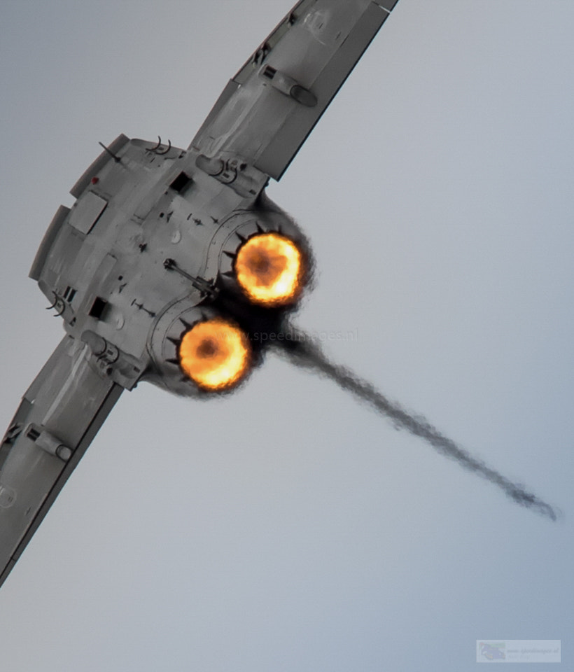 Canon EF 200mm F2.8L II USM sample photo. Ef2000 exhaust photography